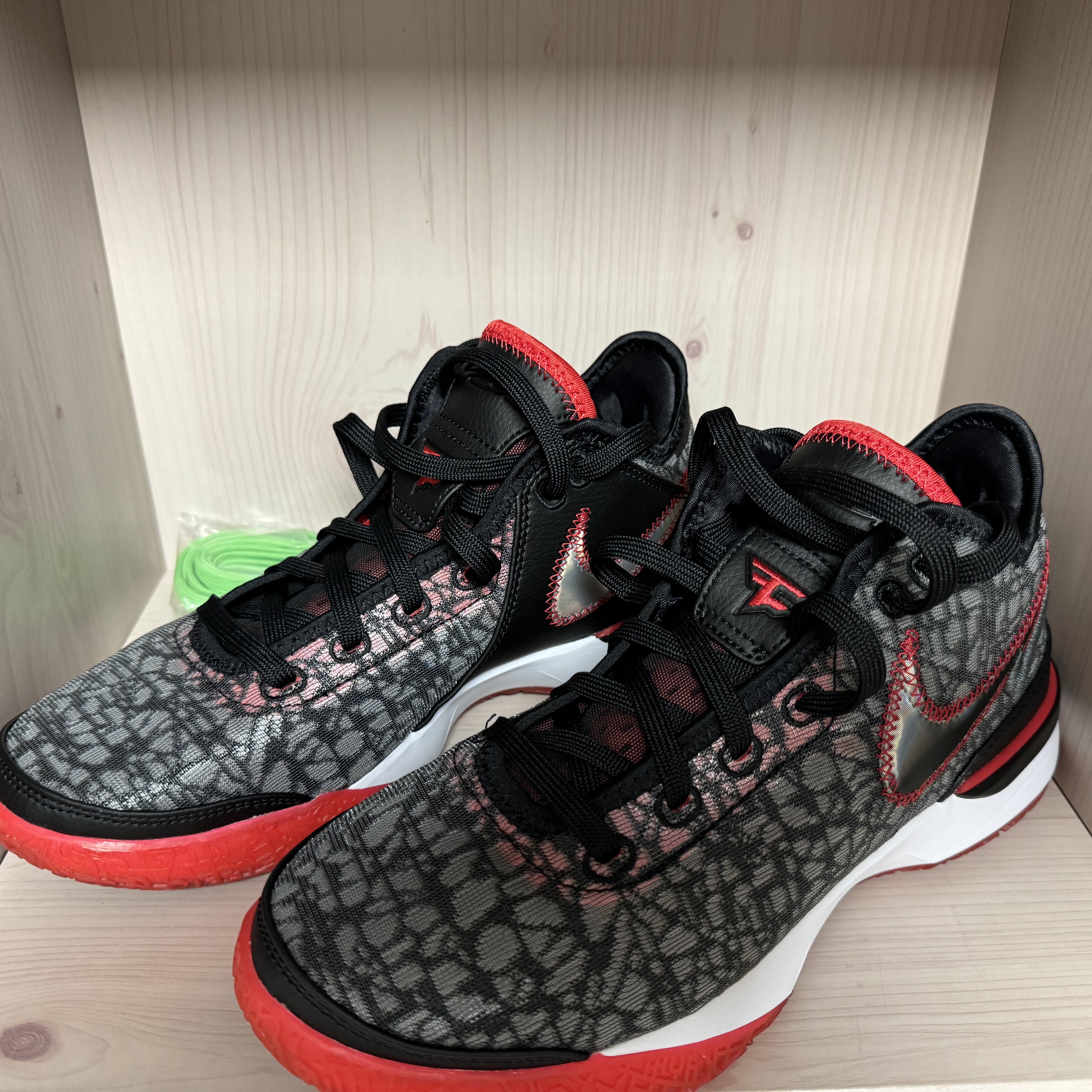 Nike LeBron NXXT Gen EP Black University Red 착용 스타일 - 2