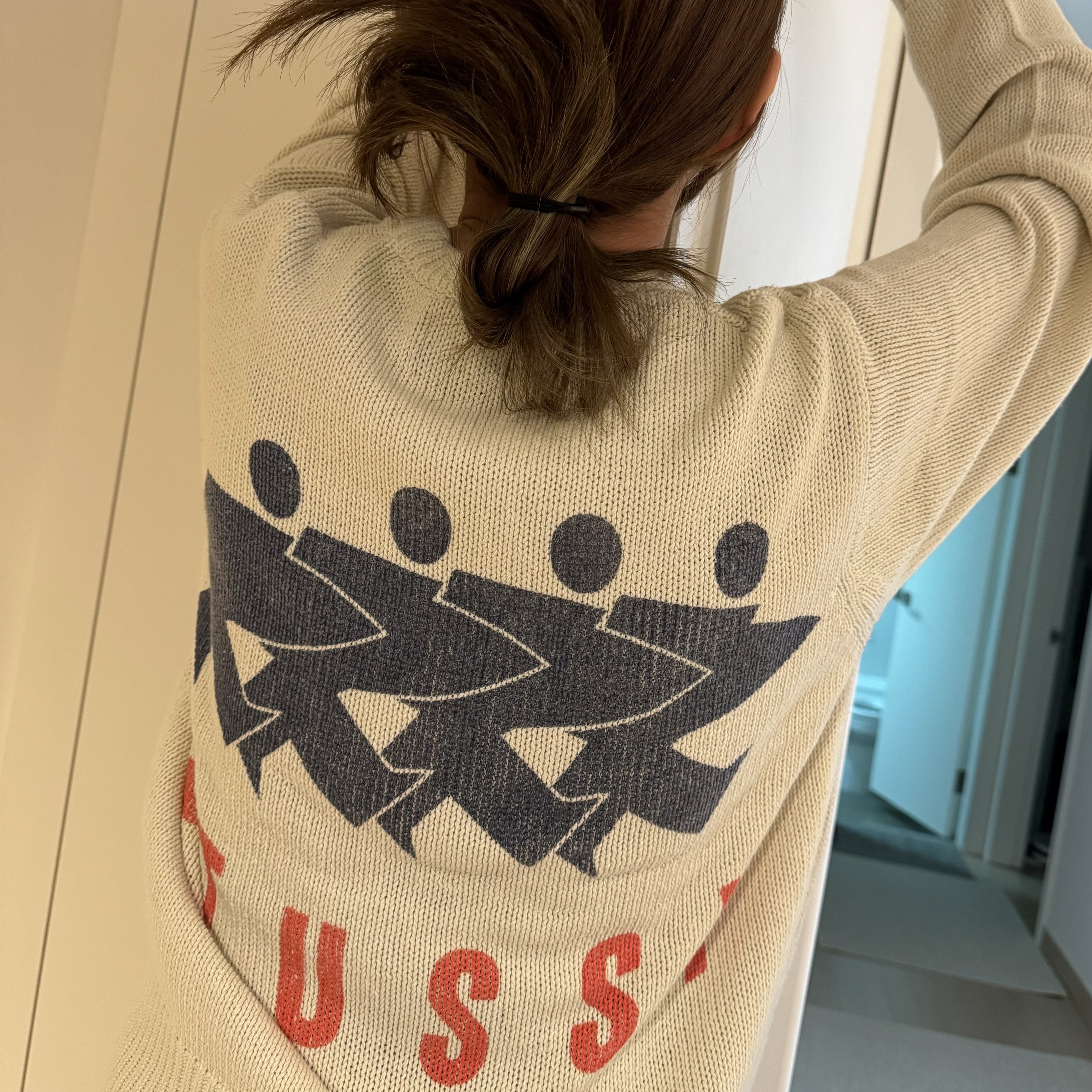 Stussy Surfman Icon Cotton Linen Crew Ivory 착용 스타일