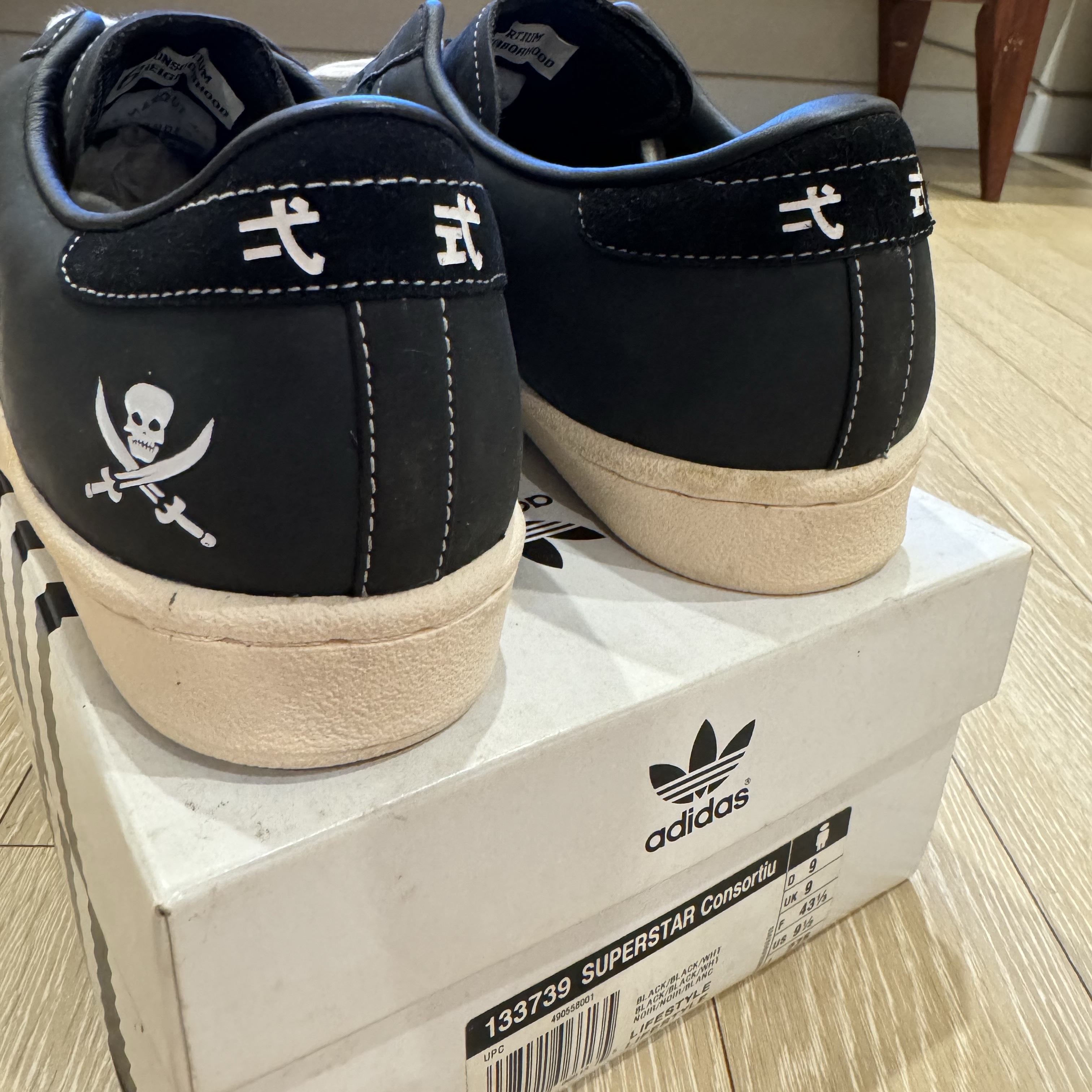 Adidas x Neighborhood Superstar N 2005 Core Black Cloud White 착용 스타일 - 6
