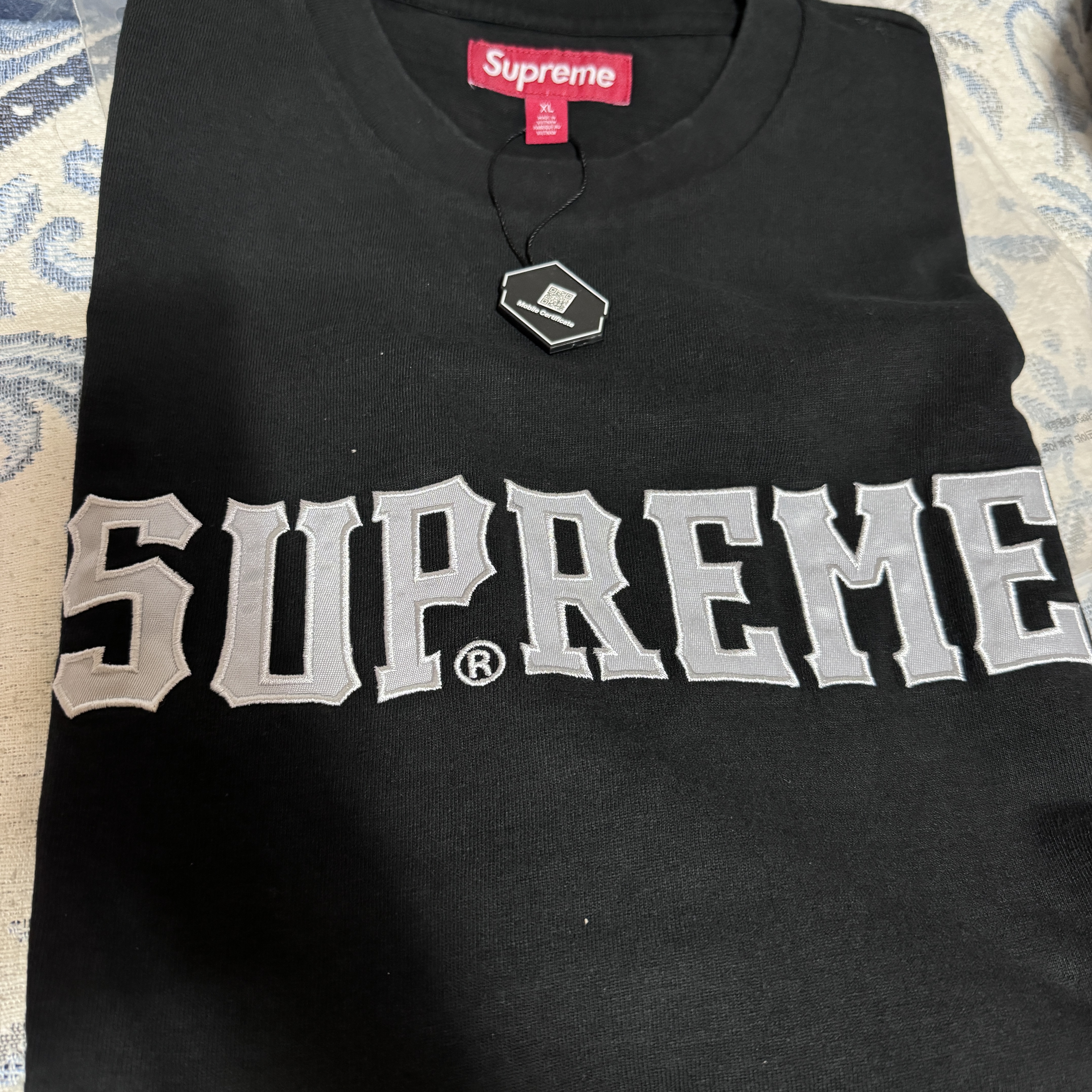 Supreme Twill Applique S/S Top Black - 24FW 착용 스타일