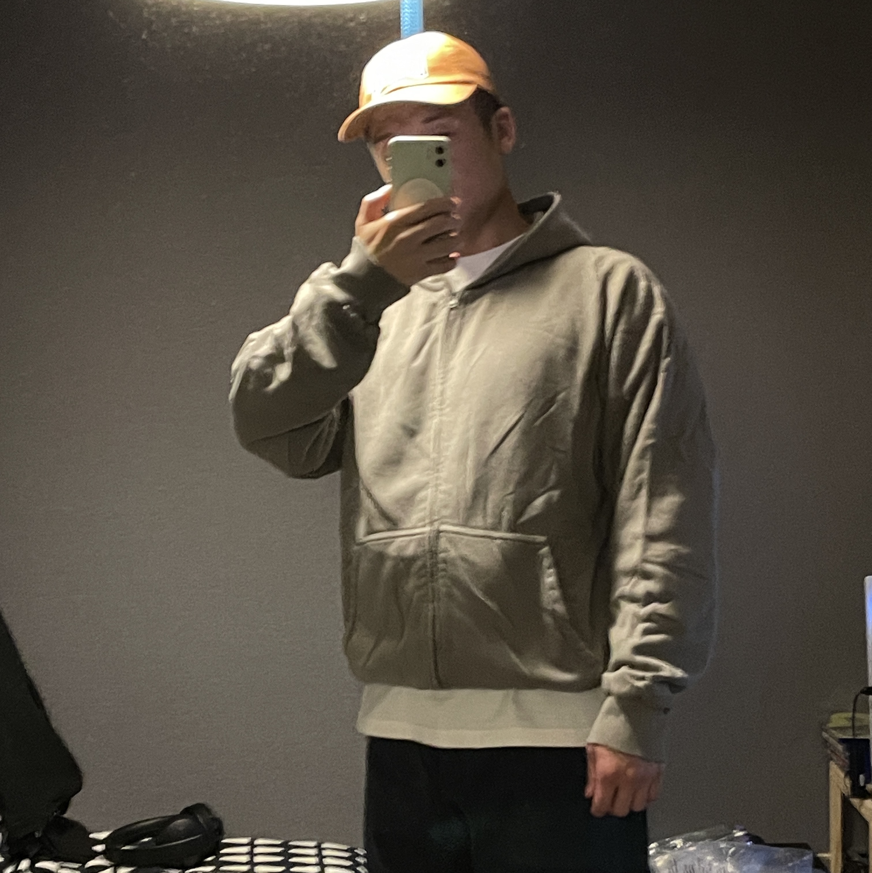 Yeezy YZY Zip-Up Hoodie Grey 착용 스타일 - 1