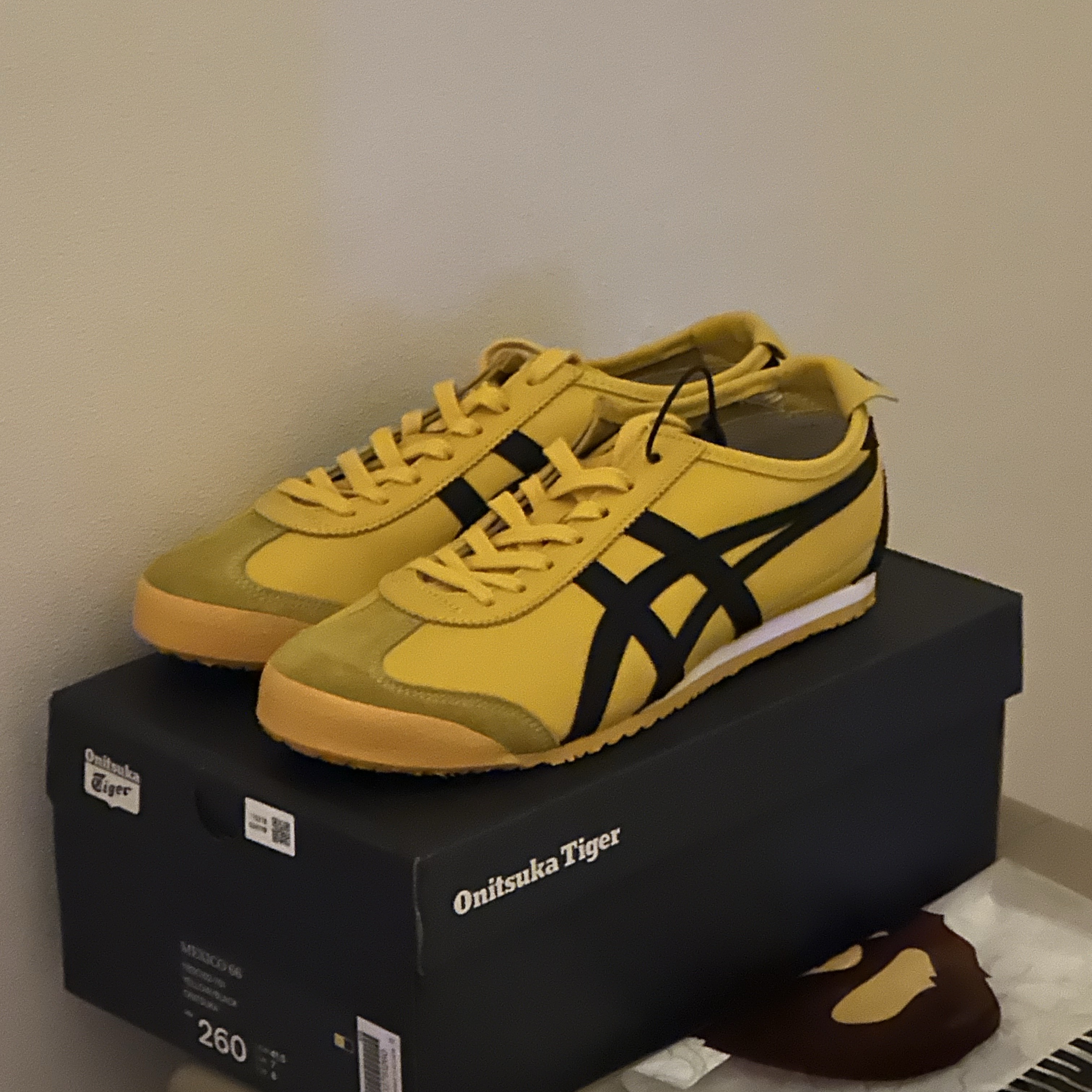 BAPE College T-Shirt Black, Onitsuka Tiger Mexico 66 Yellow Black 착용 스타일