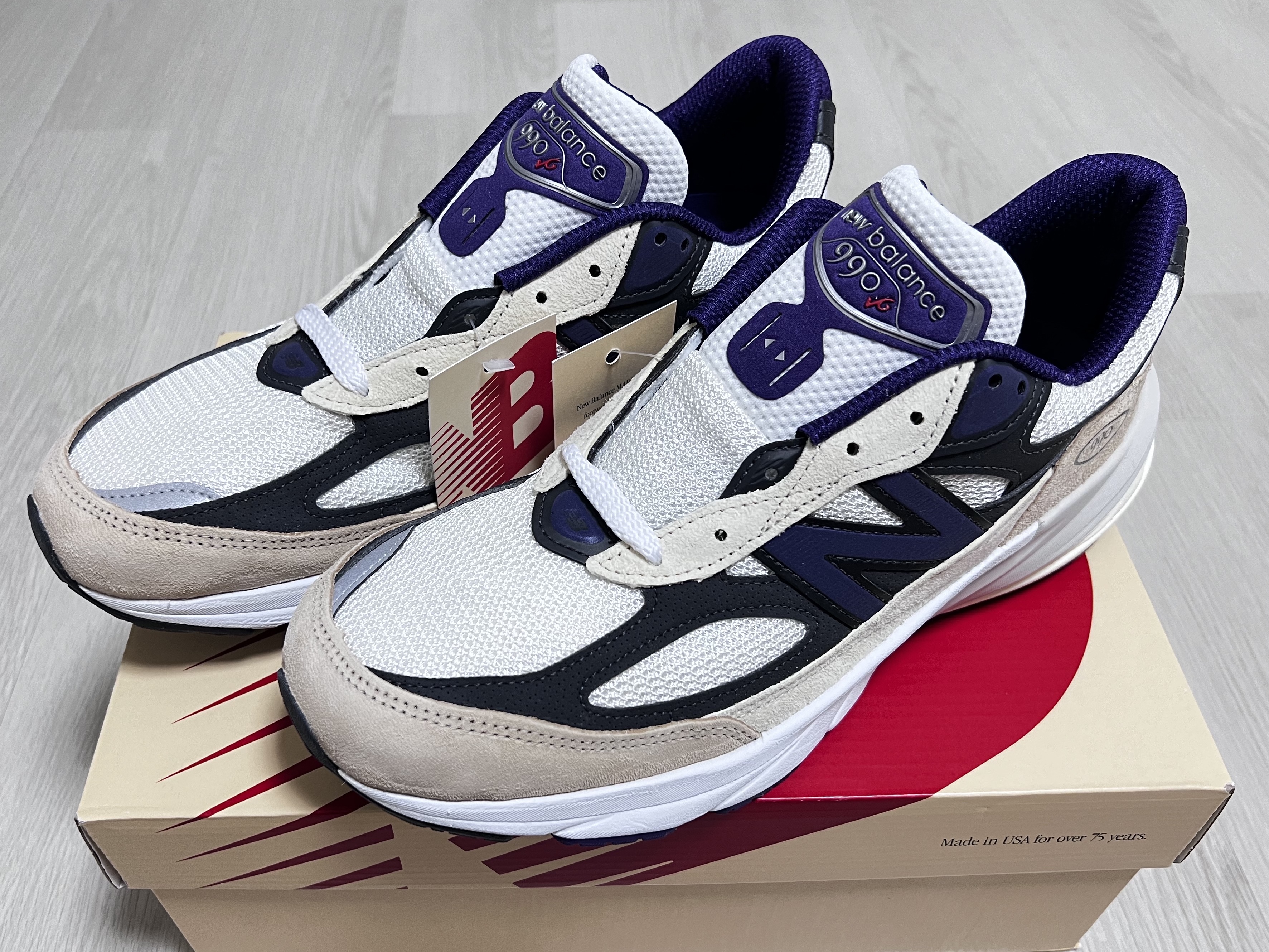 New Balance 990v6 Made in USA White Black Plum 착용 스타일
