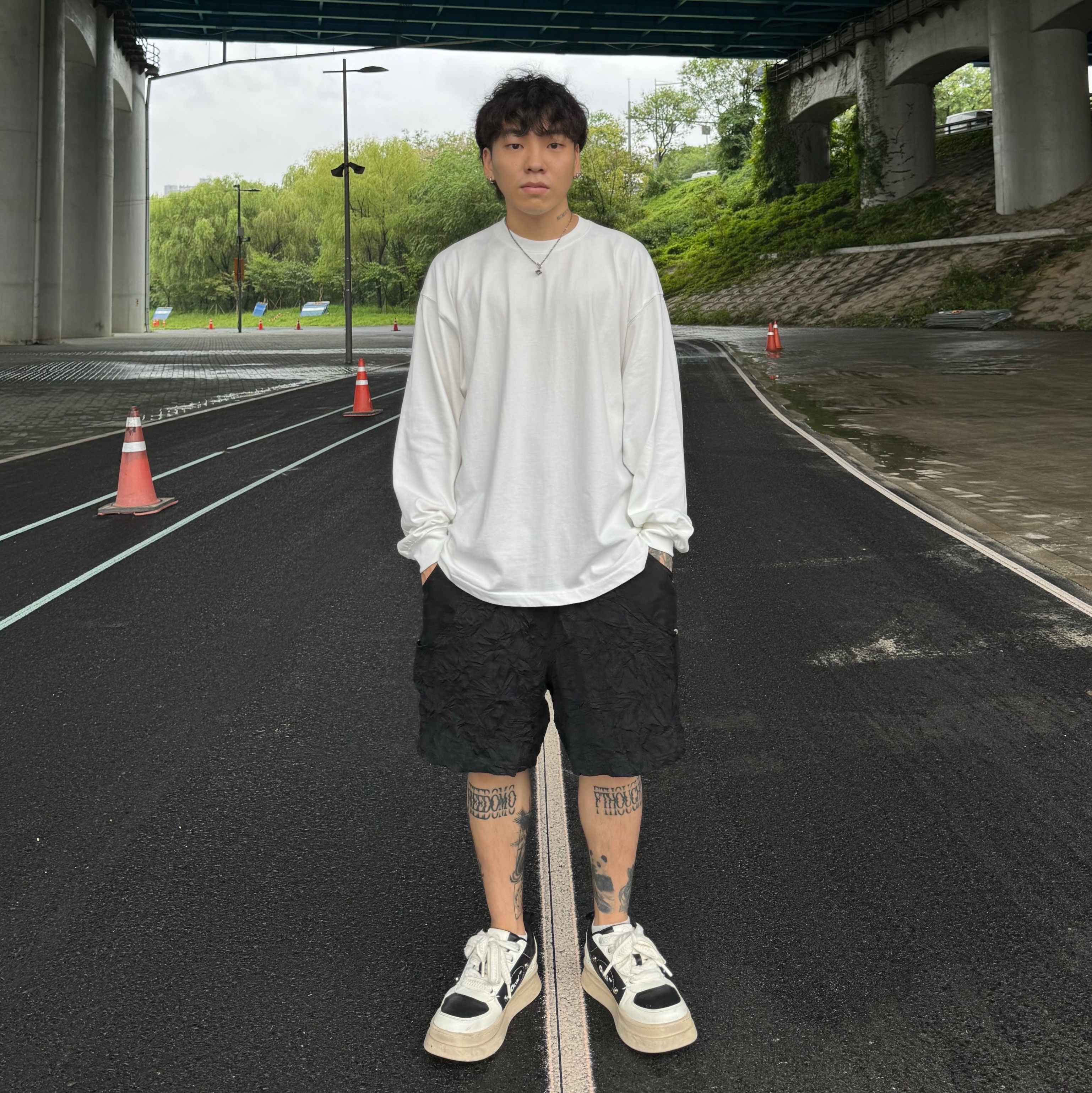 Scudo Vintage Cube Drop Necklace 착용 스타일 - 1