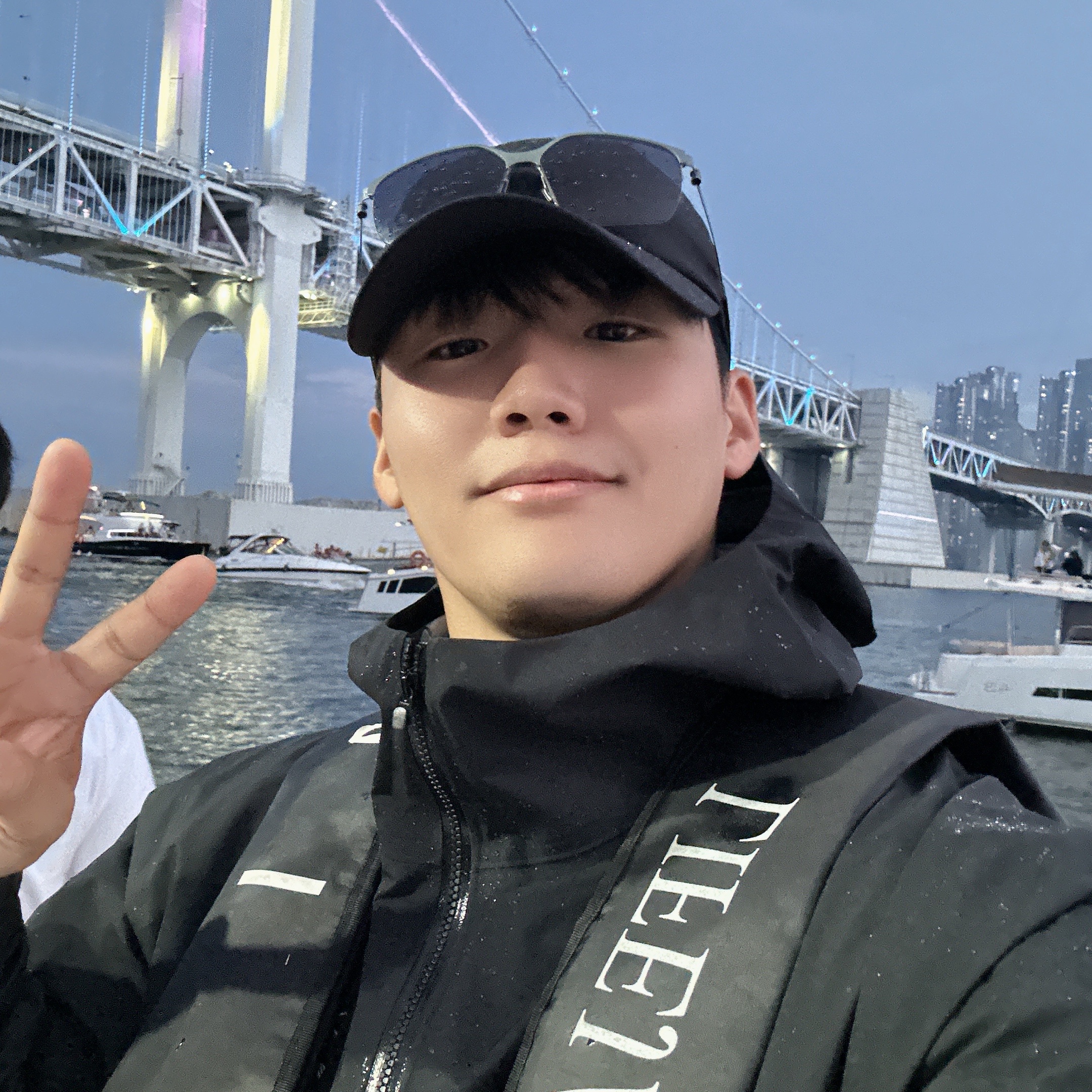 Arc'teryx Calvus Cap Black 착용 스타일