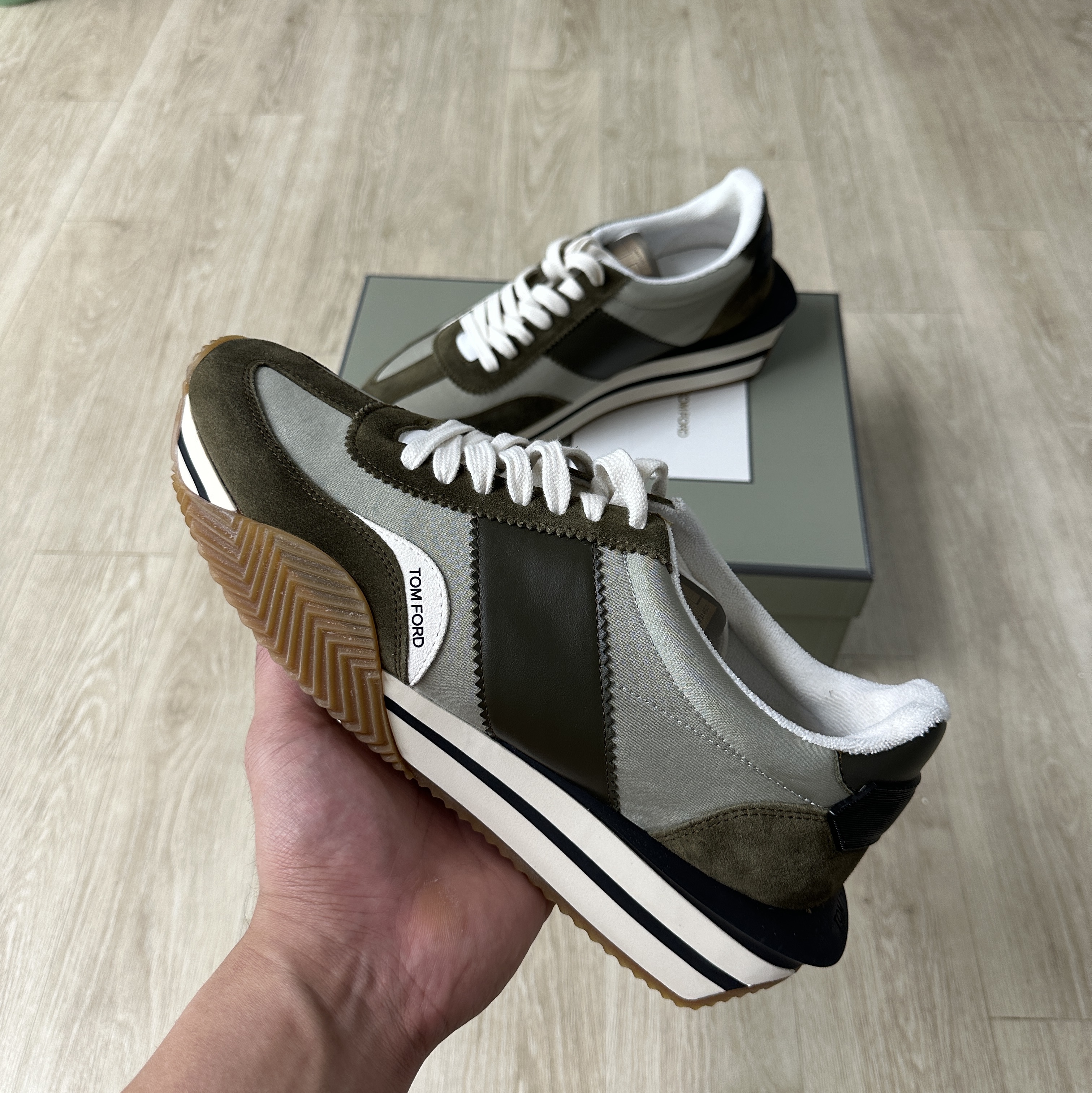 Tom Ford Suede Technical Fabric James Sneakers Khaki Military 착용 스타일
