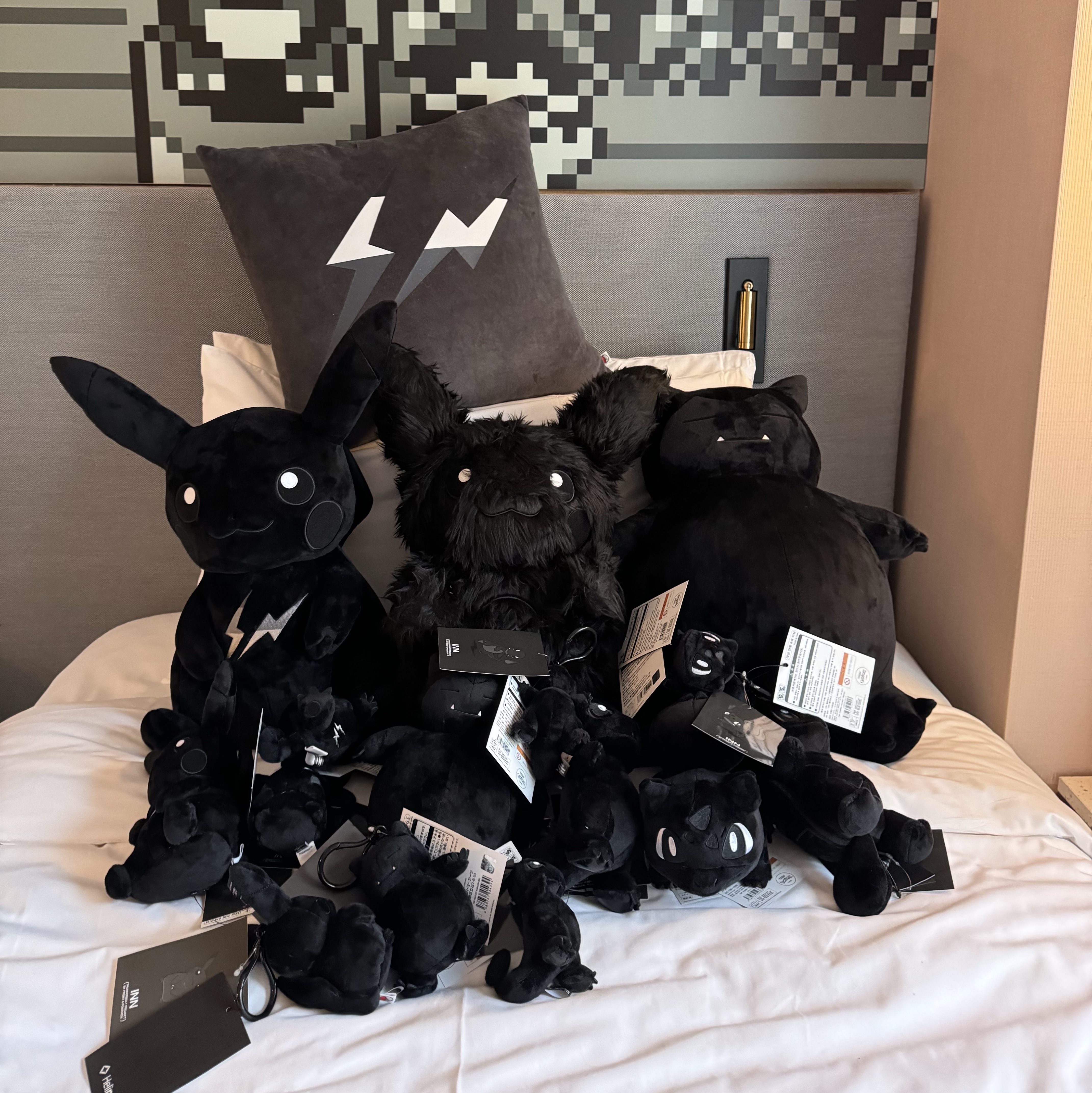 Fragment x Pokemon INN Thunderbolt Project TBP Mascot Key Ring Hitokage Black, Fragment x Pokemon INN Thunderbolt Project TBP Mascot Key Ring Kabigon Black 착용 스타일 - 2