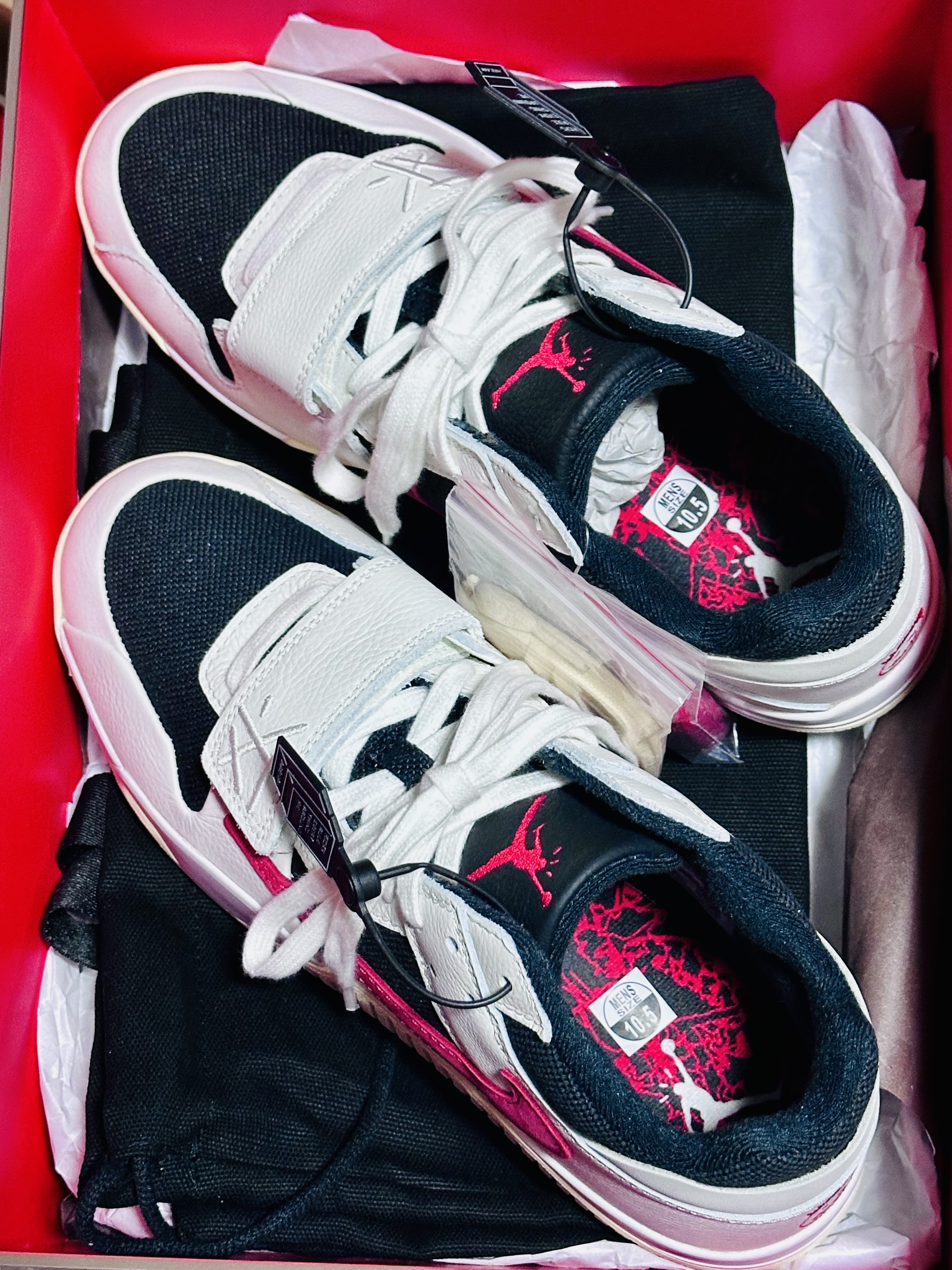 Jordan x Travis Scott Jumpman Jack TR University Red, Jordan x Travis Scott Jumpman Jack TR Sail and Dark Mocha 착용 스타일