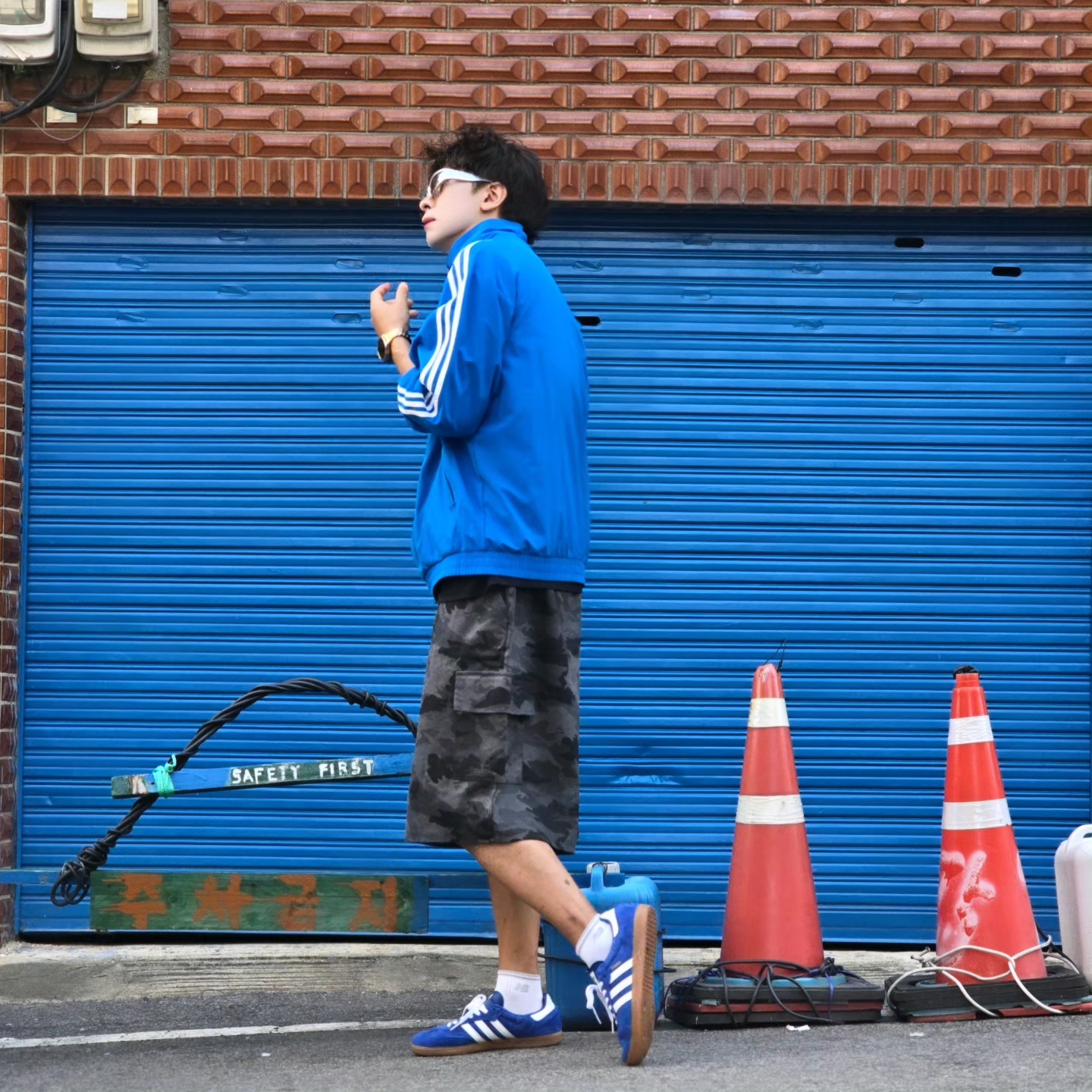 Adidas Adicolor Woven Firebird Track Top Blue Bird  - KR Sizing, Samsung Galaxy Watch6 44mm LTE Silver (Korean Ver.) 착용 스타일 - 2