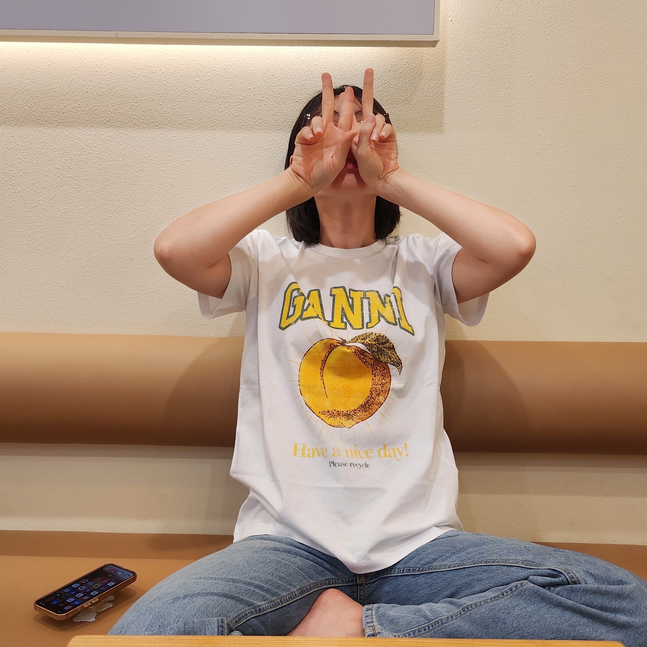 (W) Ganni Relaxed Peach T-Shirt Bright White 착용 스타일