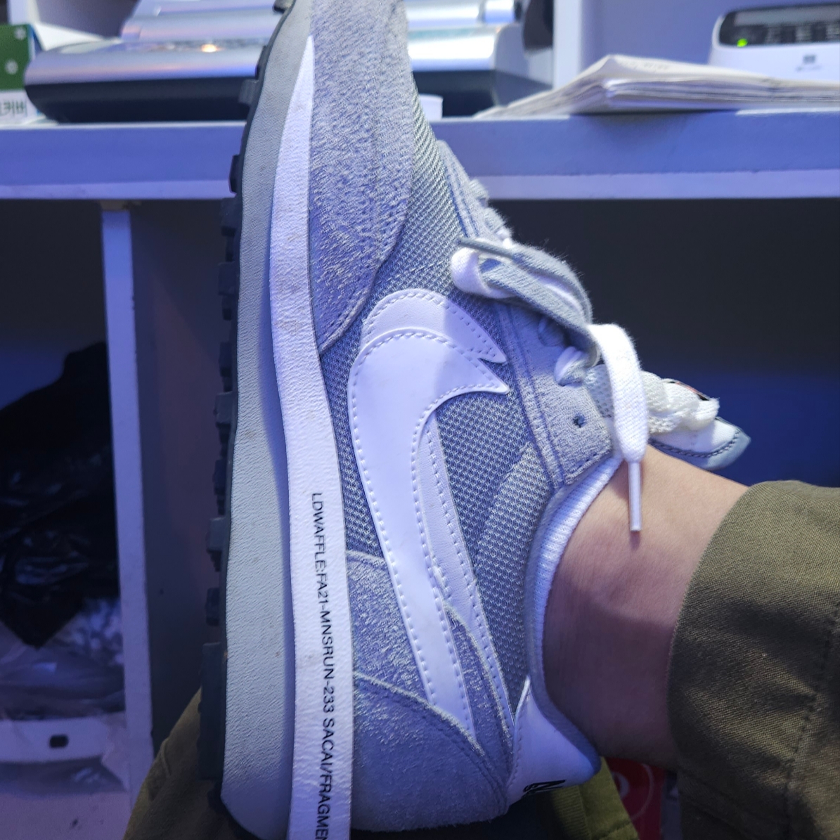 Nike x Sacai x Fragment LDWaffle Light Smoke Grey 착용 스타일 - 1