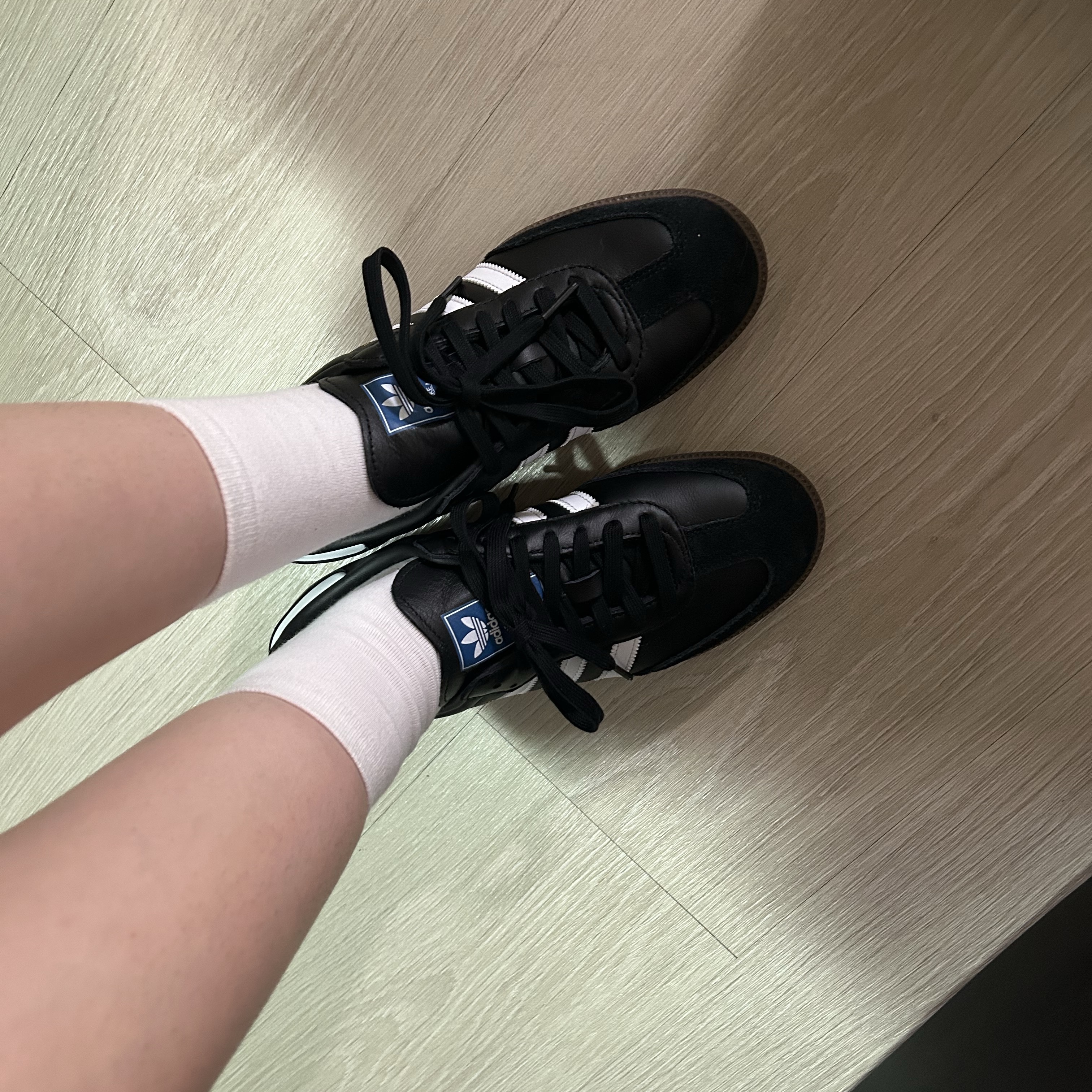 Adidas Samba OG Black White Gum 착용 스타일