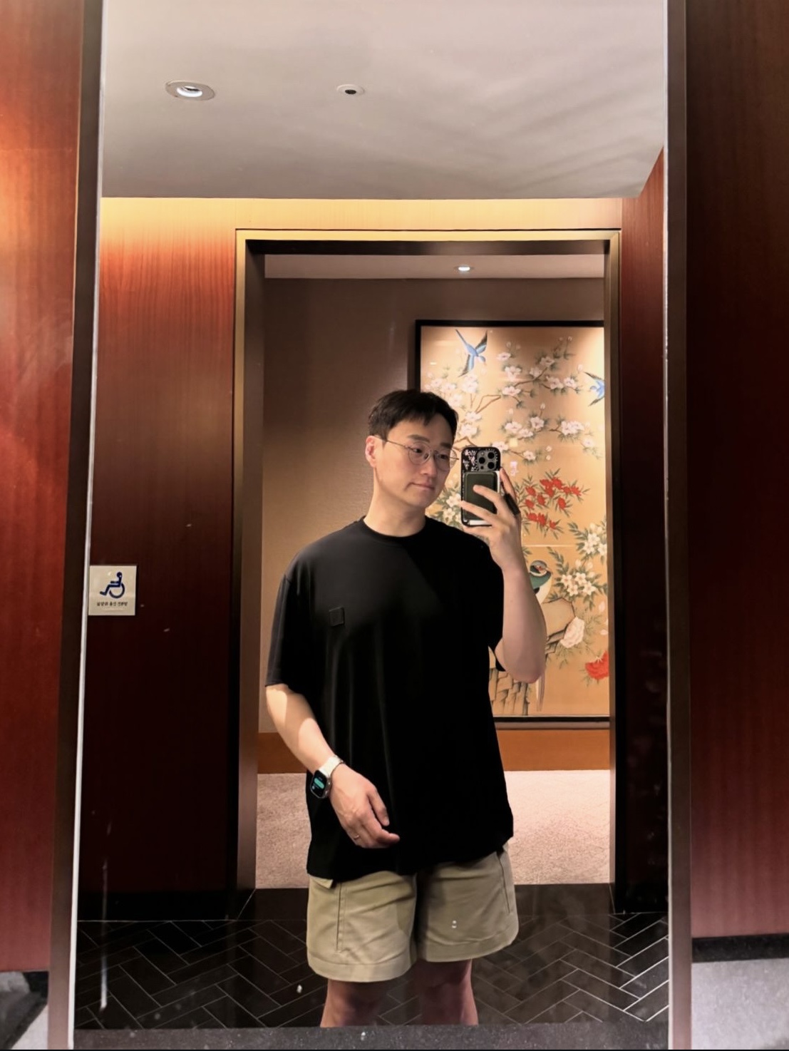 Wooyoungmi Swaying Flower Back Logo T-Shirts Black - 24FW, Balenciaga Cargo Sneakers Grey Black Yellow 착용 스타일 - 2
