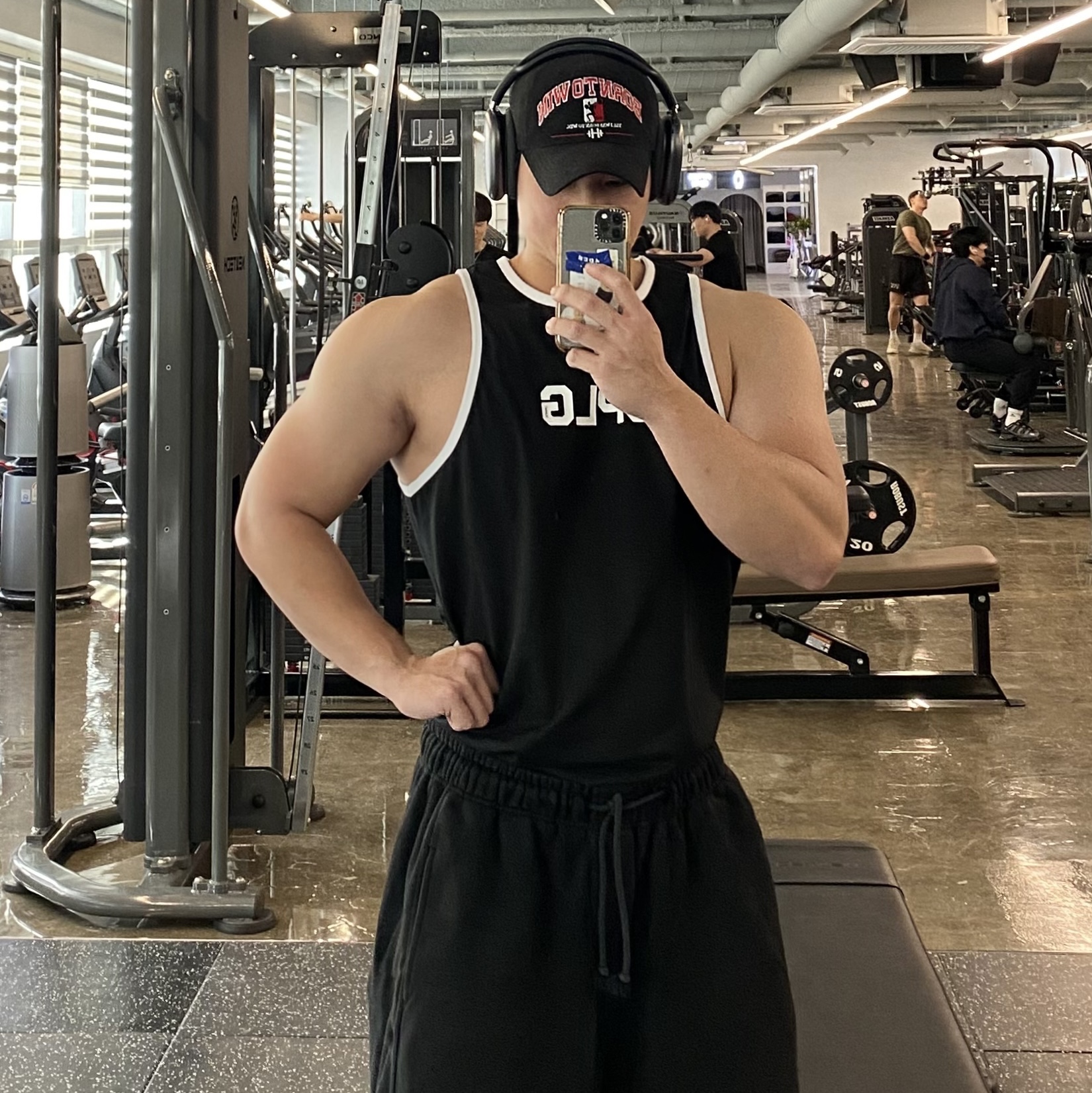 Apple AirPods Max Lightning Space Gray (Korean Ver.), Casetify x Ader Error Sketch Impact iPhone Case 착용 스타일