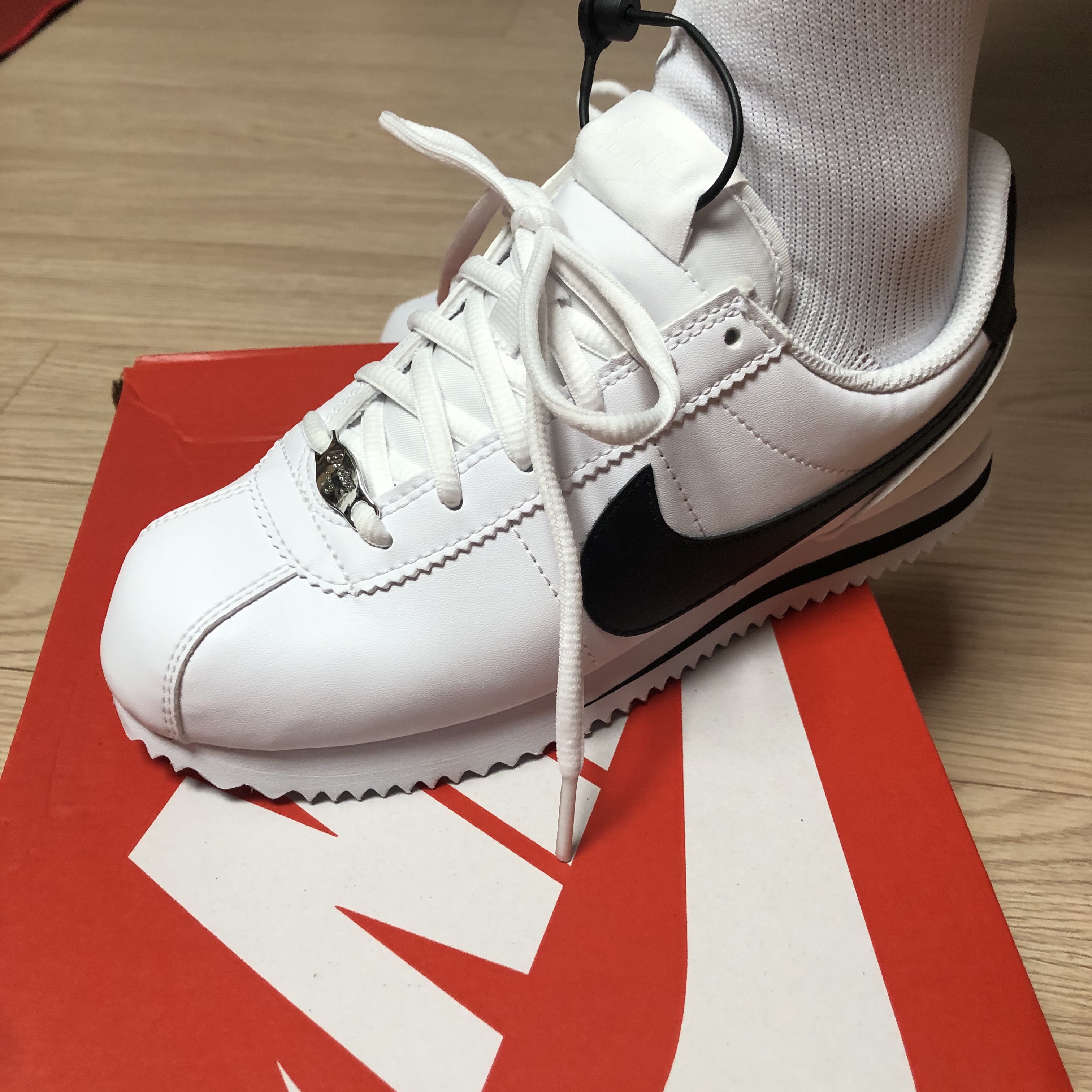 (GS) Nike Cortez Basic SL White Black 착용 스타일