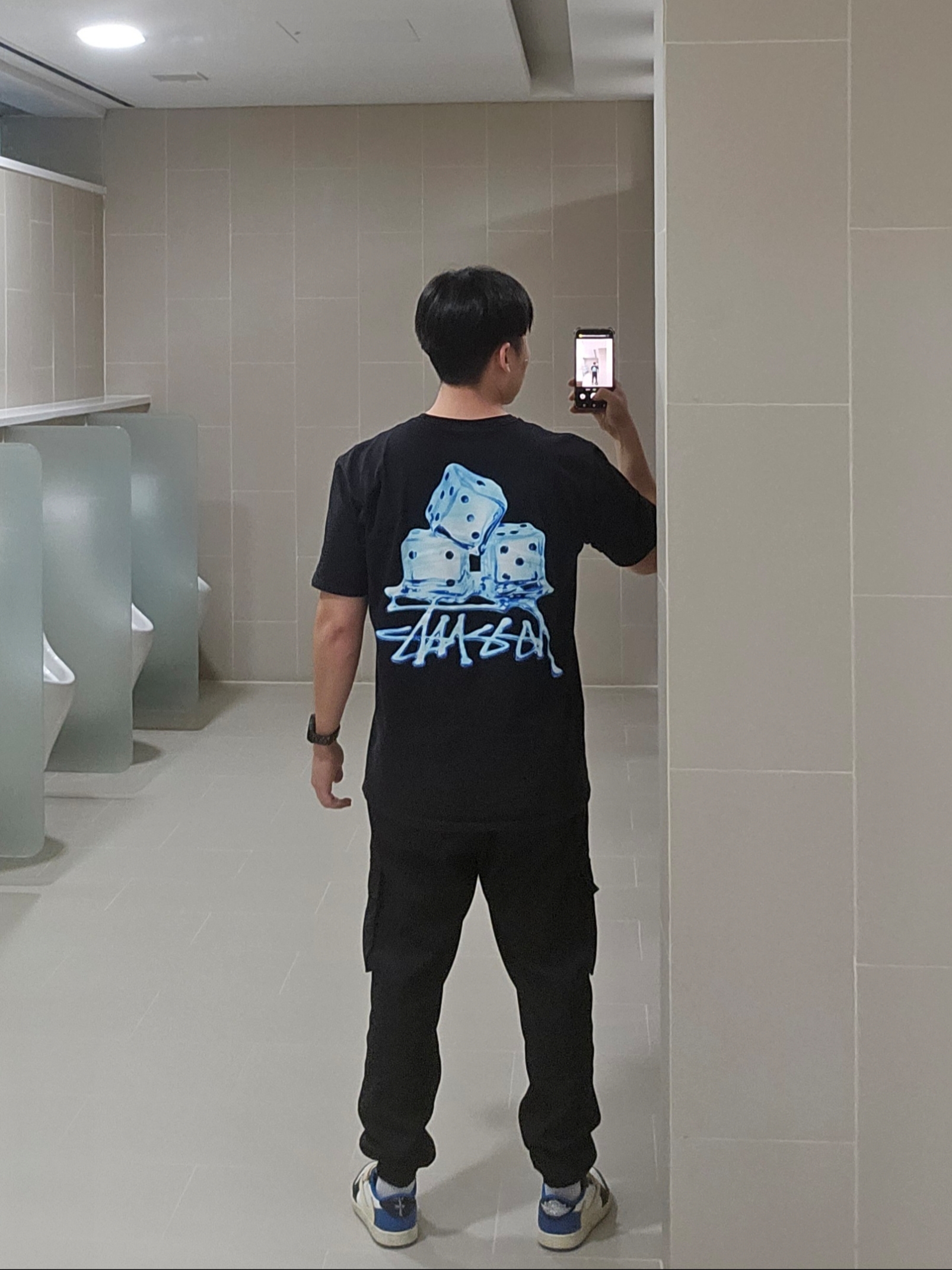 Stussy Melted T-Shirt Black, Jordan 1 x Travis Scott x Fragment Retro Low OG SP Military Blue 착용 스타일