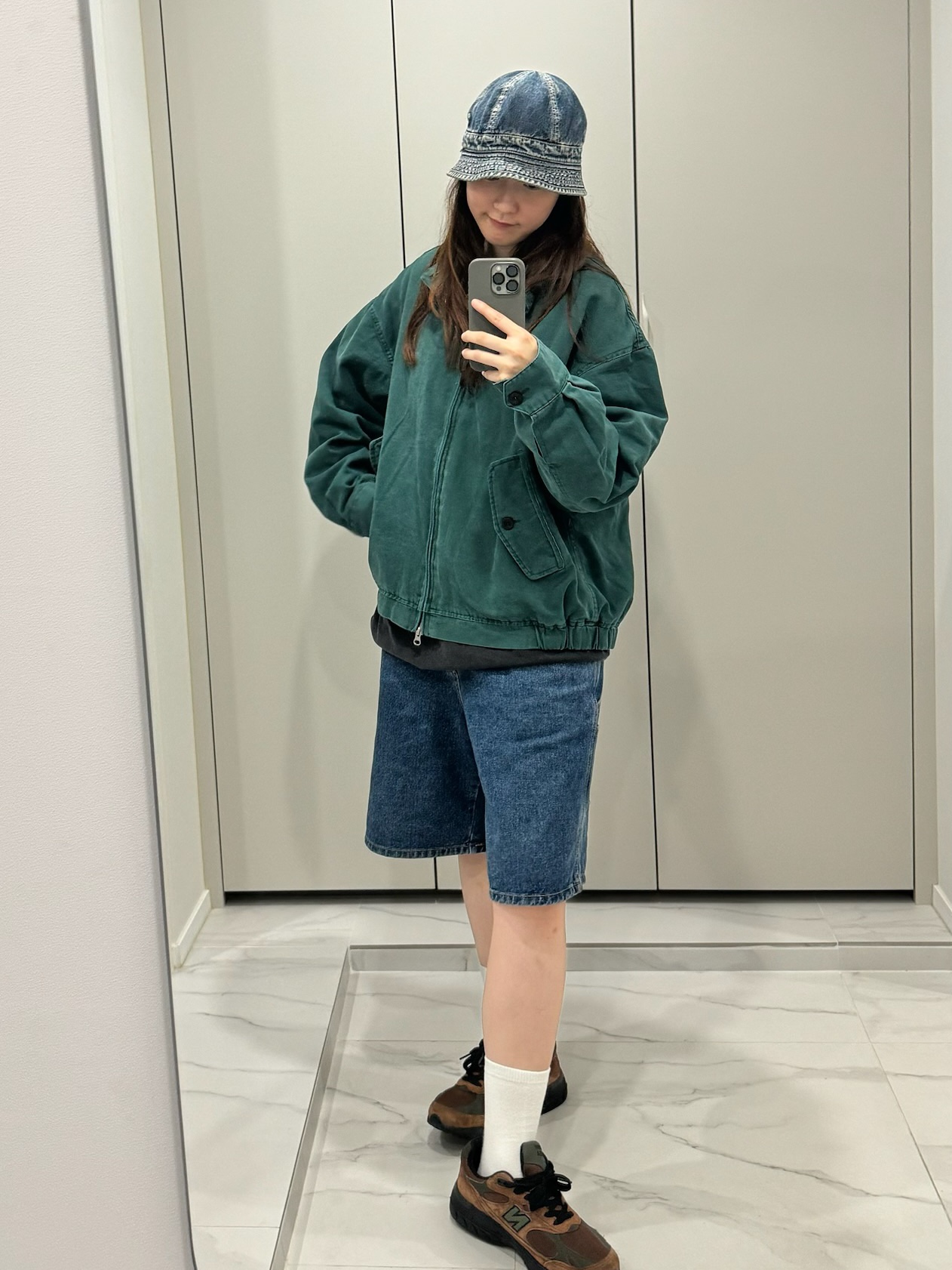 QT8 GARMENTS TL Washed Oxford Harrington Jacket Dark Green, New Balance x Aime Leon Dore 993 Made in USA Brown 착용 스타일