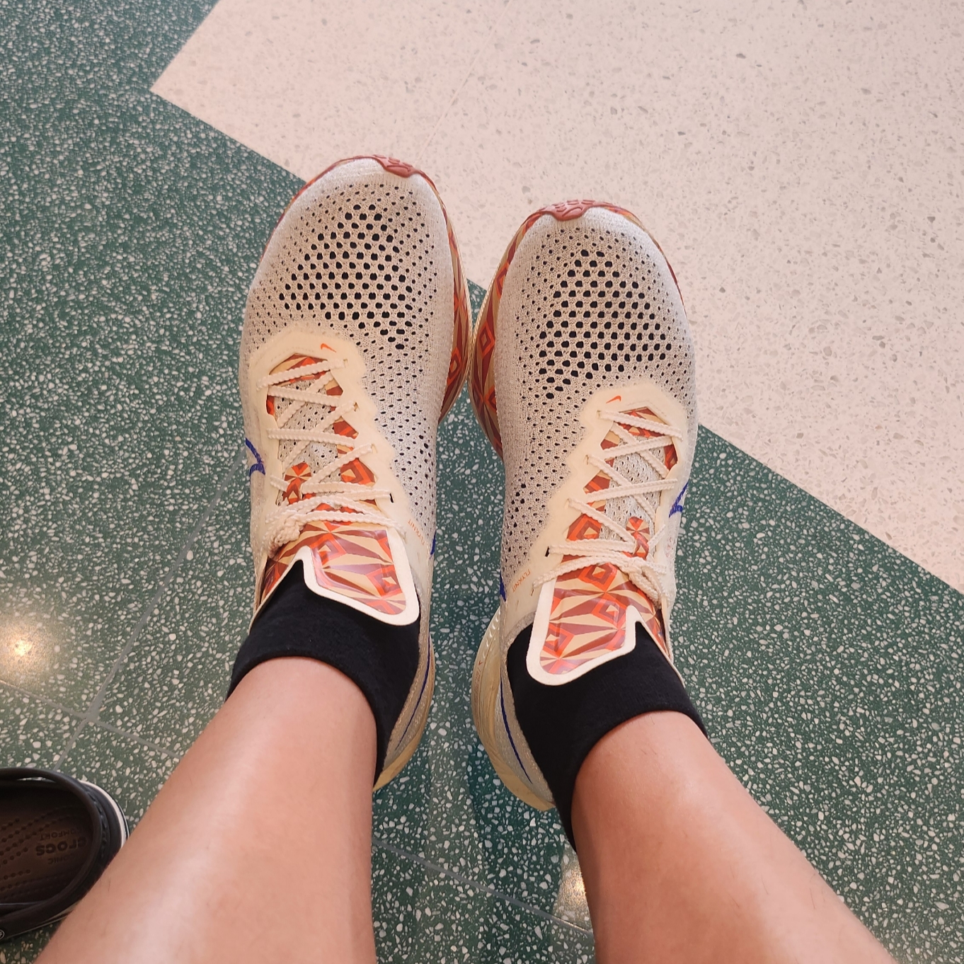 Nike ZoomX Vaporfly Next% 3 PRM Sail Hyper Royal 착용 스타일