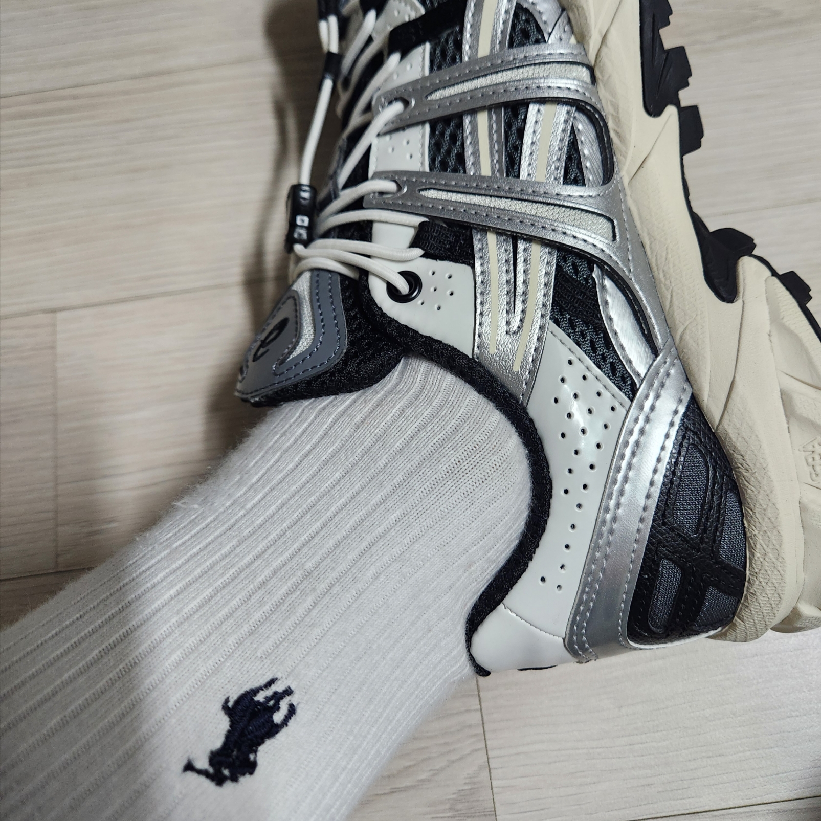 Asics Unlimited Gel-Sonoma 15-50 Steel Grey Pure Silver 착용 스타일