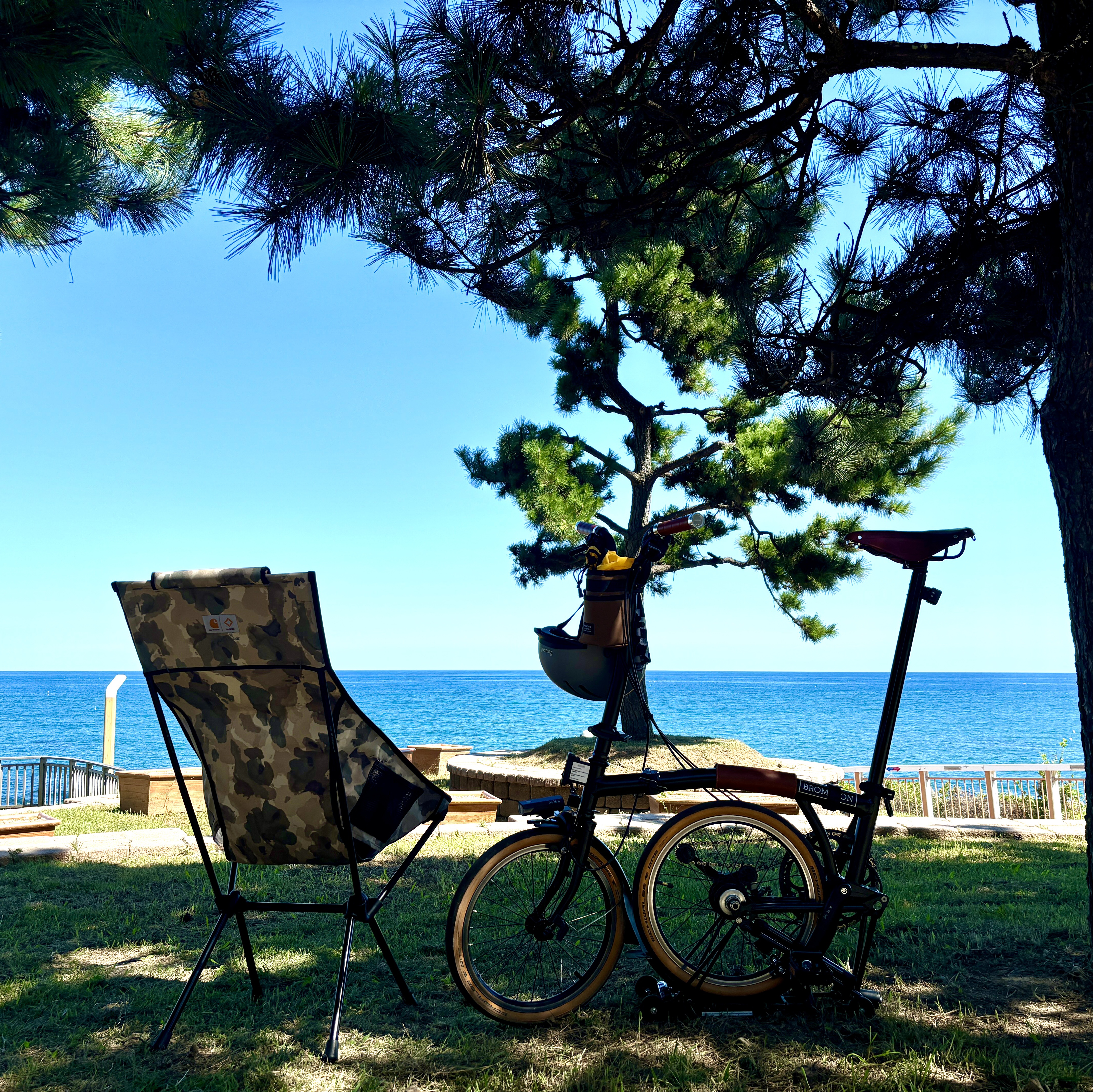 Helinox x Carhartt WIP Tactical Sunset Chair Camo Tide 착용 스타일