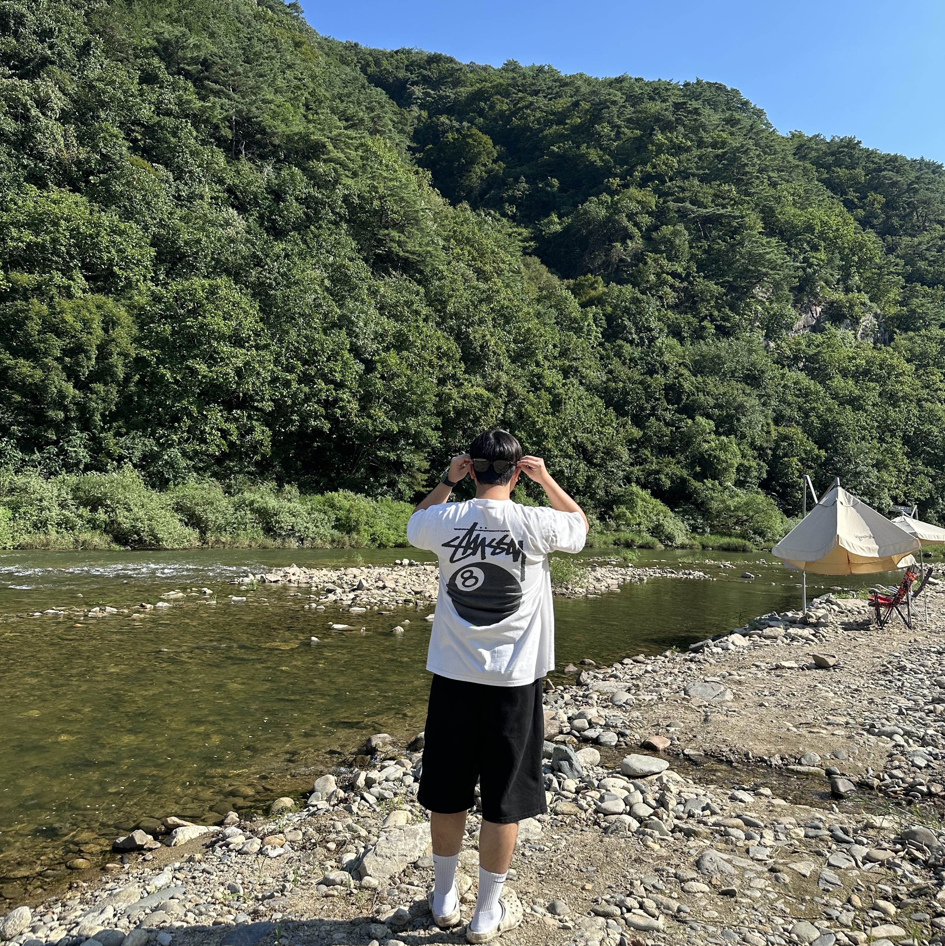 Stussy 8 Ball Pigment Dyed T-Shirt Natural 착용 스타일