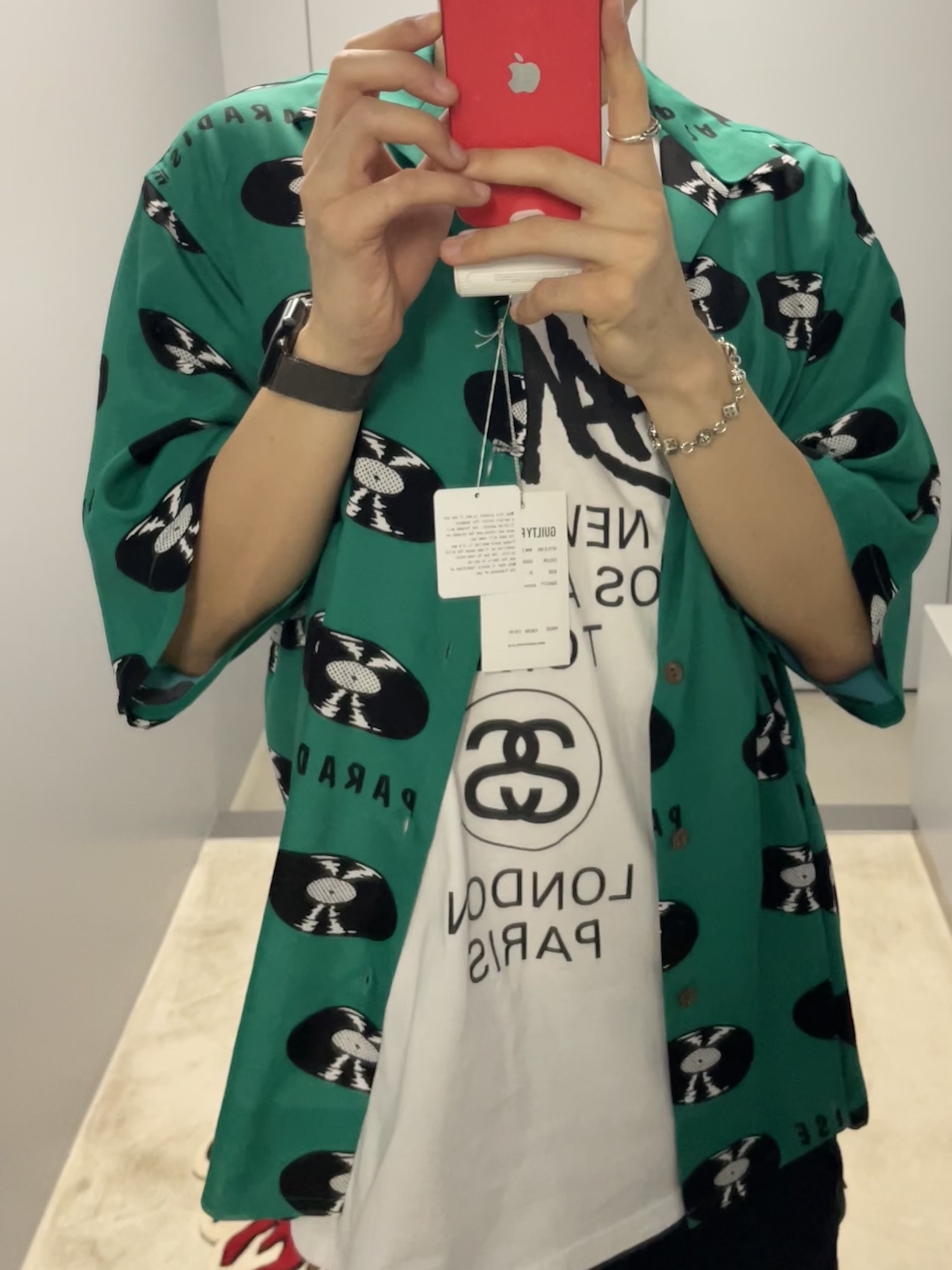 Stussy World Tour T-Shirt White, Adidas Tobacco Gruen Collegiate Burgundy 착용 스타일 - 3