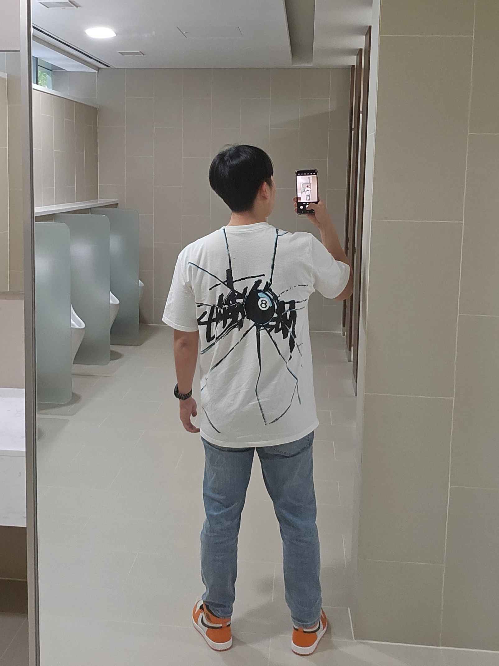 Stussy Shattered T-Shirt White, Jordan 1 Retro High OG Reverse Shattered Backboard 착용 스타일