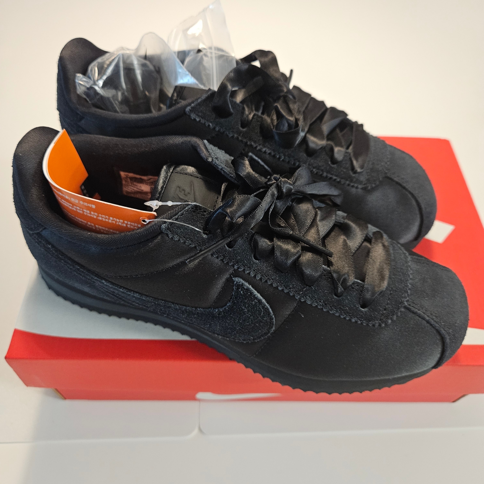(W) Nike Cortez Textile Black 착용 스타일 - 2