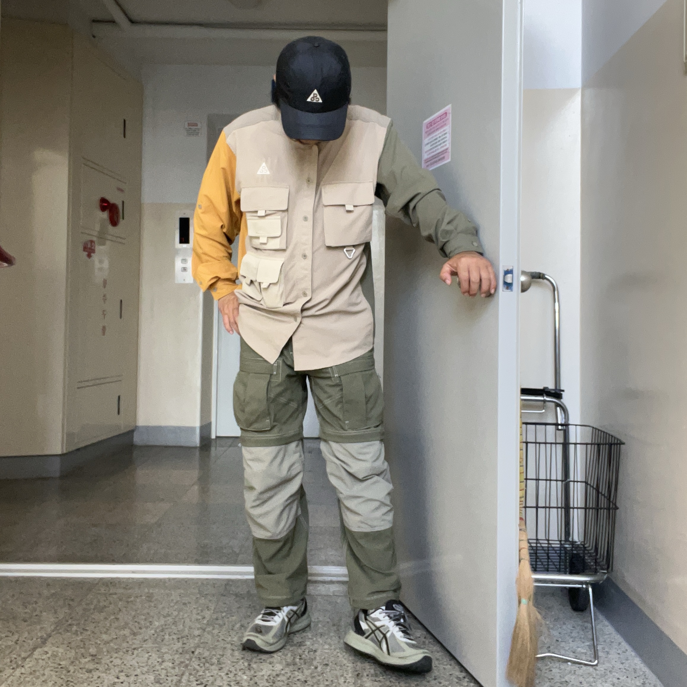 Asics Jog 100 S Sheet Rock - 2E Wide, Nike ACG Smith Summit Cargo Pants Medium Olive - Asia 착용 스타일