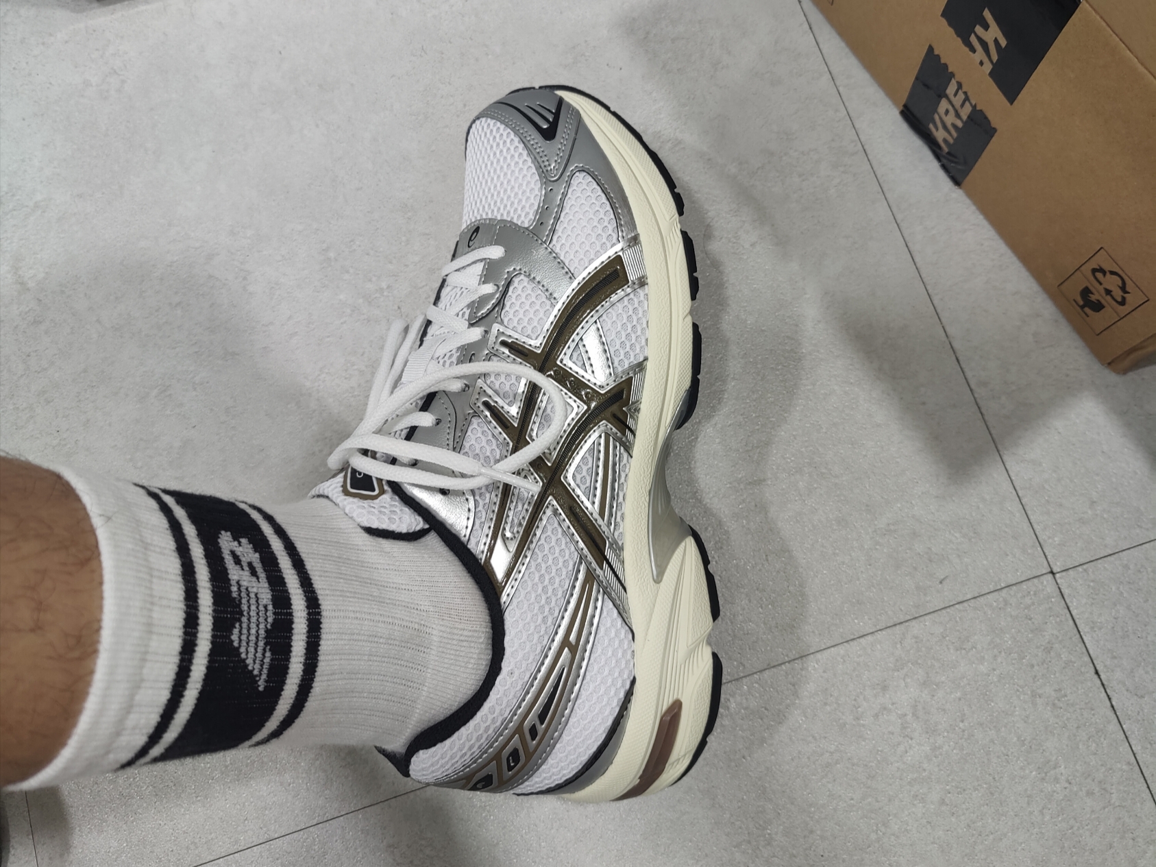 Asics Gel-1130 White Clay Canyon 착용 스타일