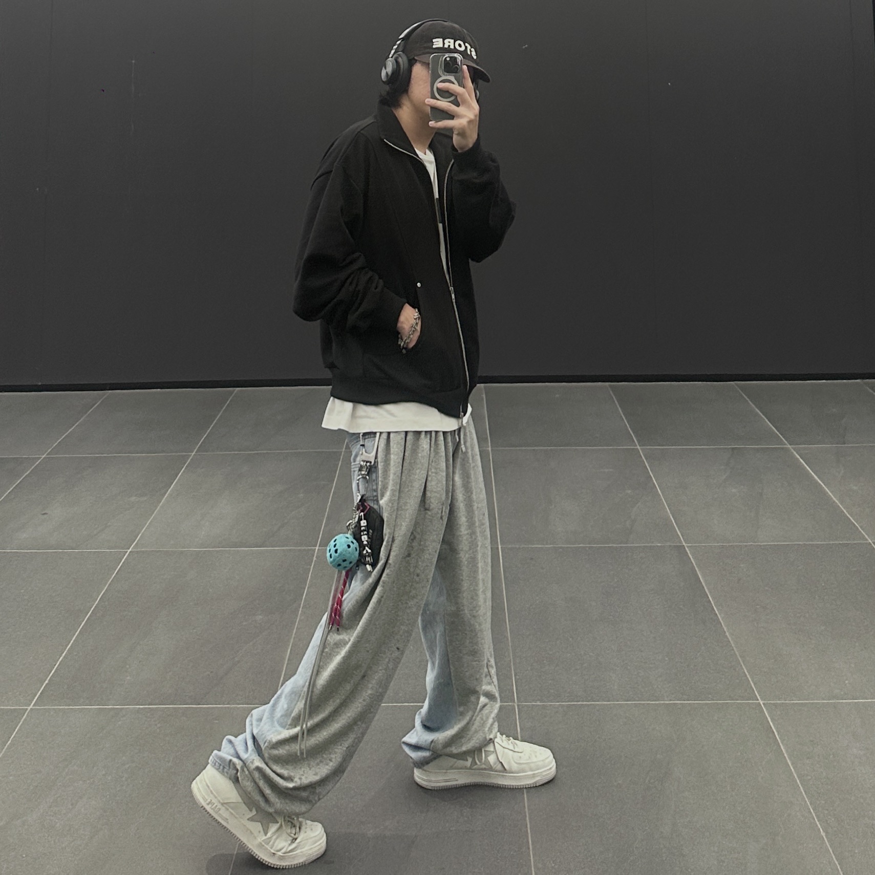 BAPE x JJJJound Bape Sta Low White Light Grey, Human Made Military Card Case Black 착용 스타일