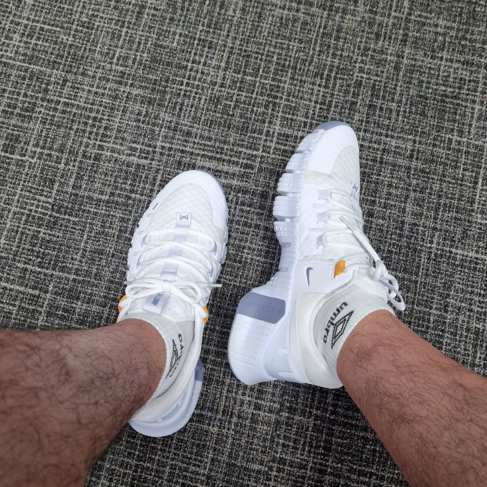 Nike Free Metcon 5 White Football Grey 착용 스타일 - 3