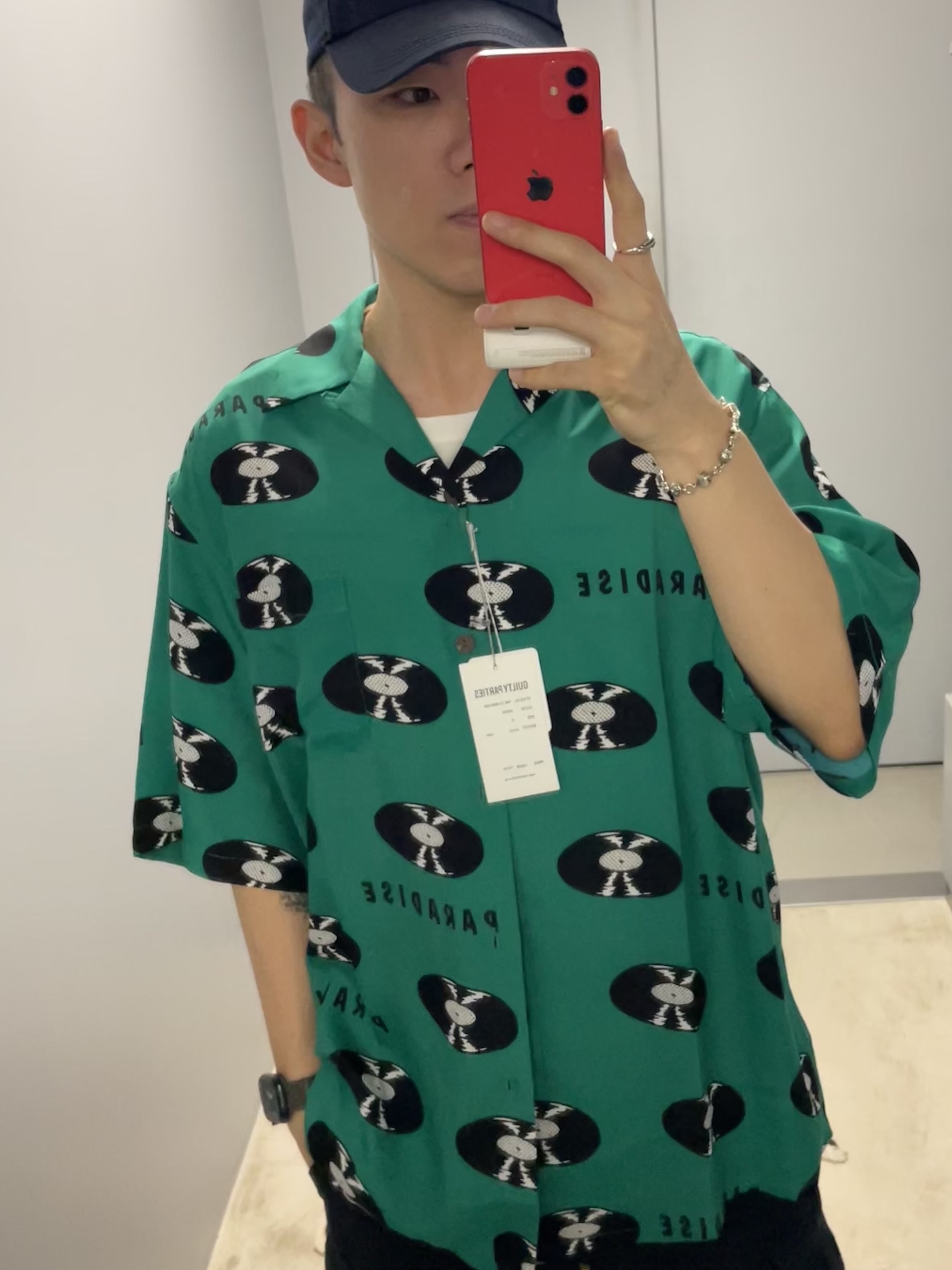 Stussy World Tour T-Shirt White, Adidas Tobacco Gruen Collegiate Burgundy 착용 스타일 - 4