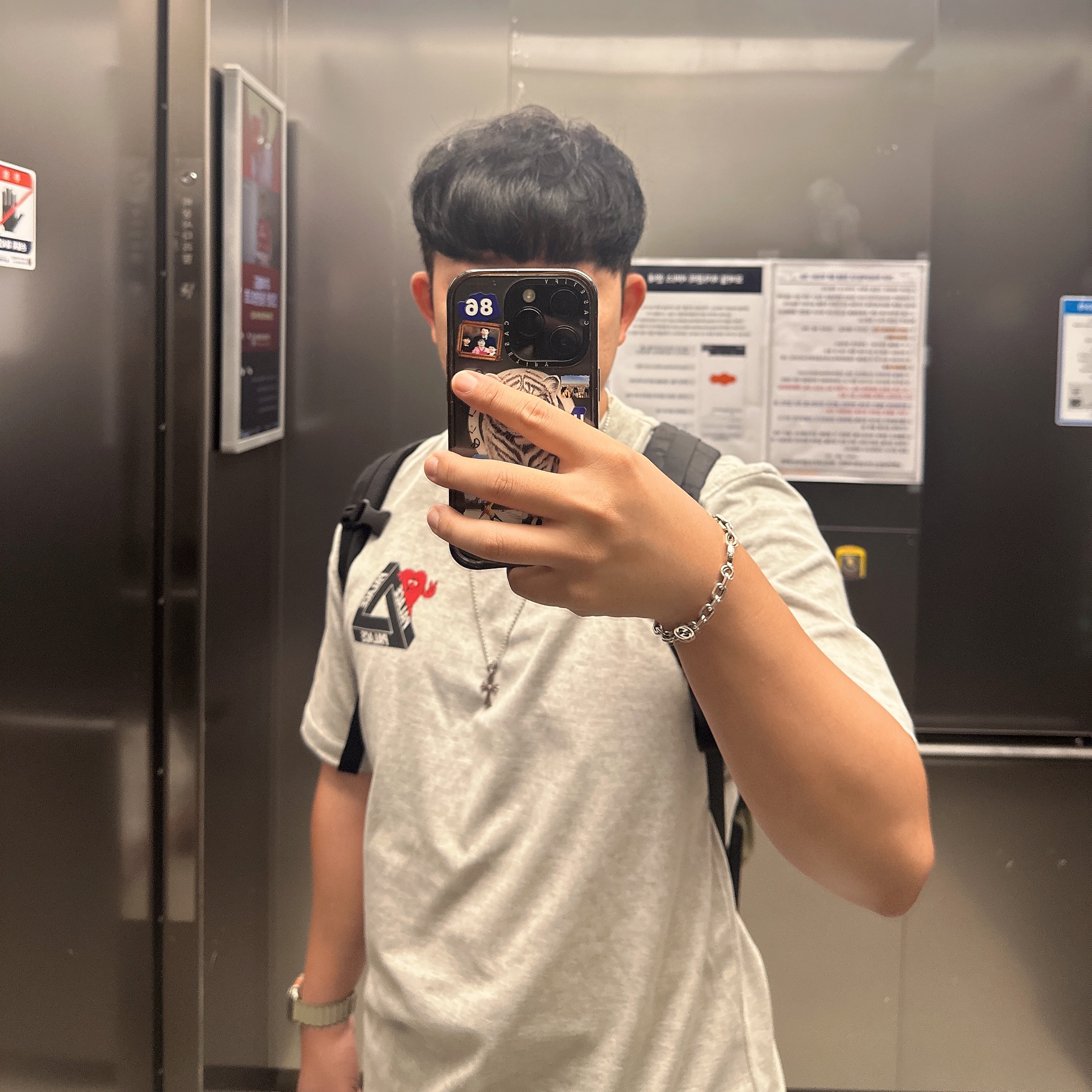 Palace Tri-Hearts T-Shirt Grey Marl - 24SS, Hansroom Chrome Hearts Tiny CH cross Charm 착용 스타일