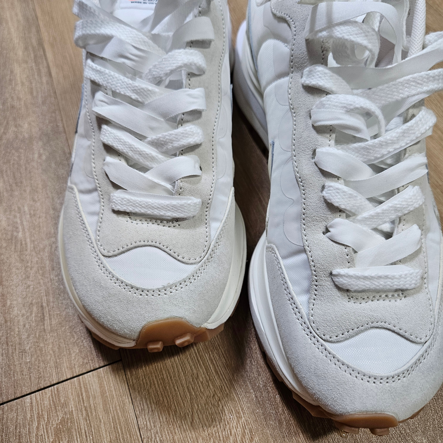 Nike x Sacai VaporWaffle White and Gum 착용 스타일