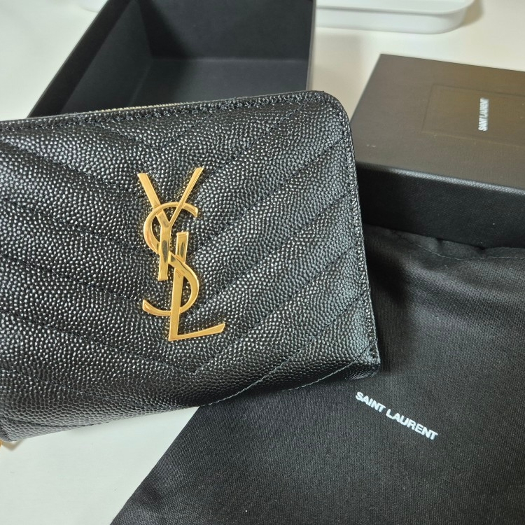 Saint Laurent Cassandre Matelasse Compact Zip Around Wallet in Grain De Poudre Embossed Leather Black 착용 스타일