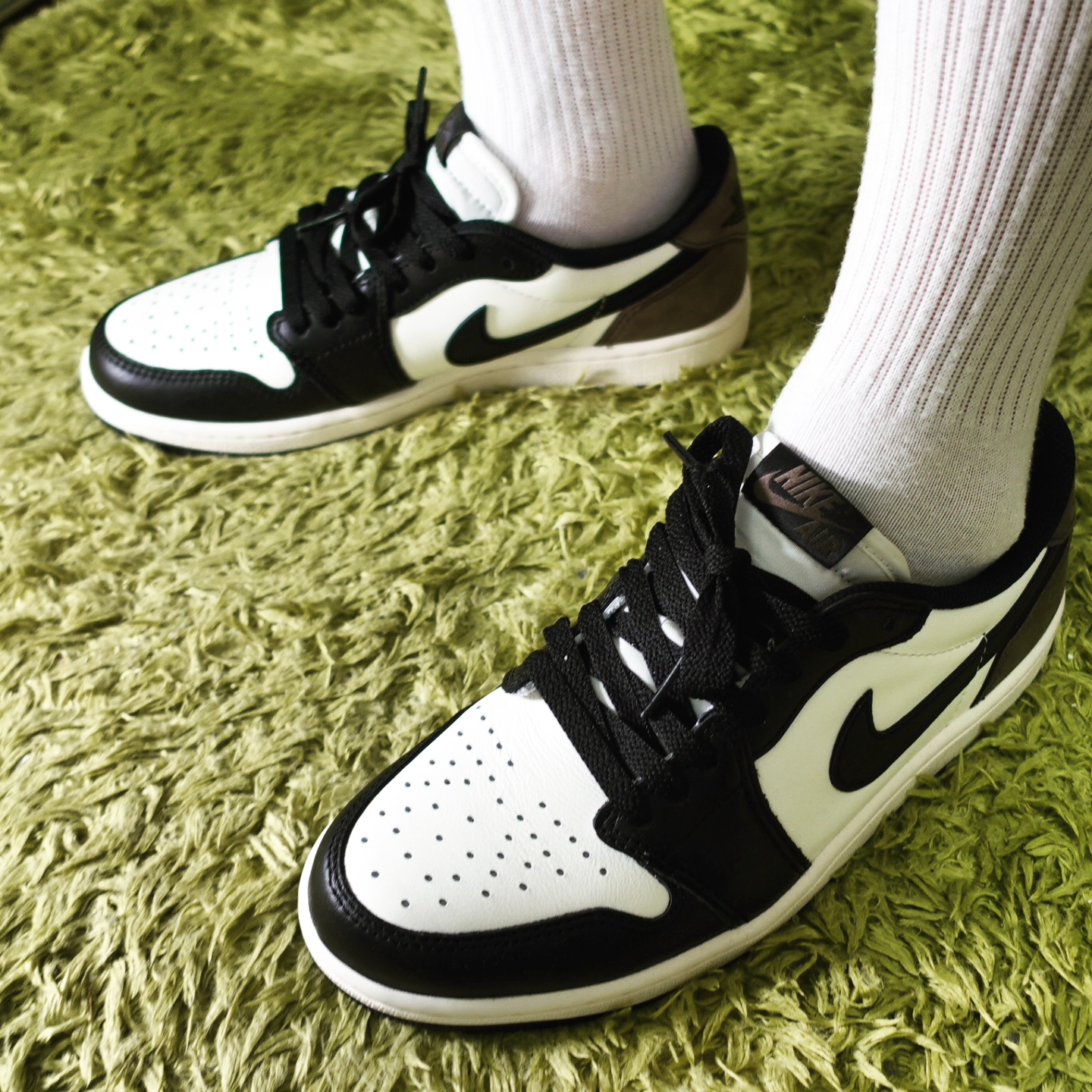 Jordan 1 Retro Low OG Mocha 착용 스타일 - 2