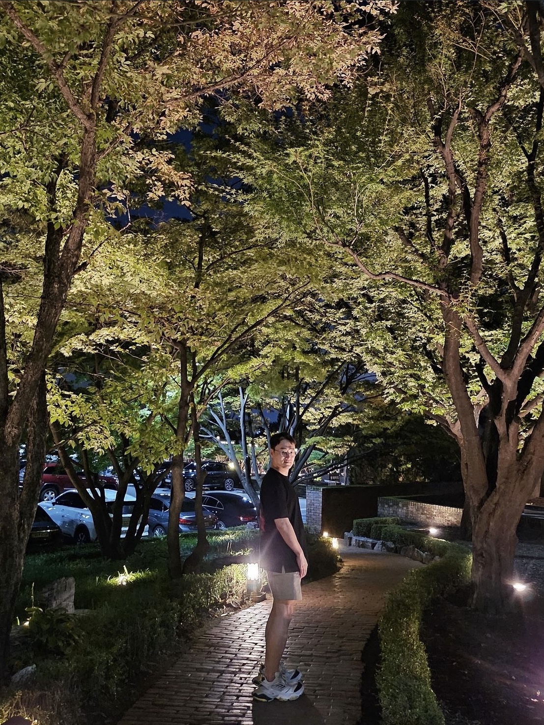 Wooyoungmi Swaying Flower Back Logo T-Shirts Black - 24FW, Balenciaga Cargo Sneakers Grey Black Yellow 착용 스타일 - 5