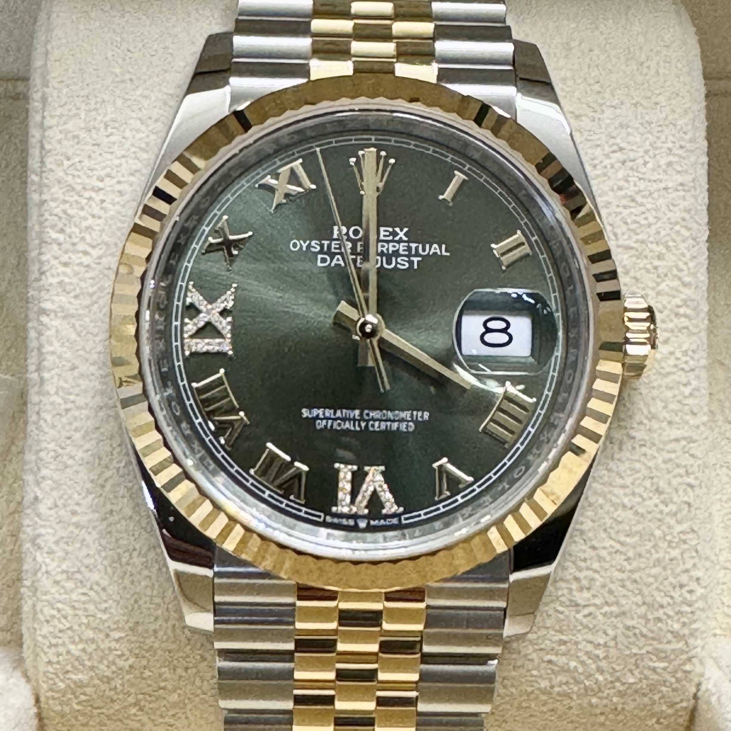 Rolex Datejust 36mm 126233 Olive Green Roman Diamond-Set Jubilee 착용 스타일