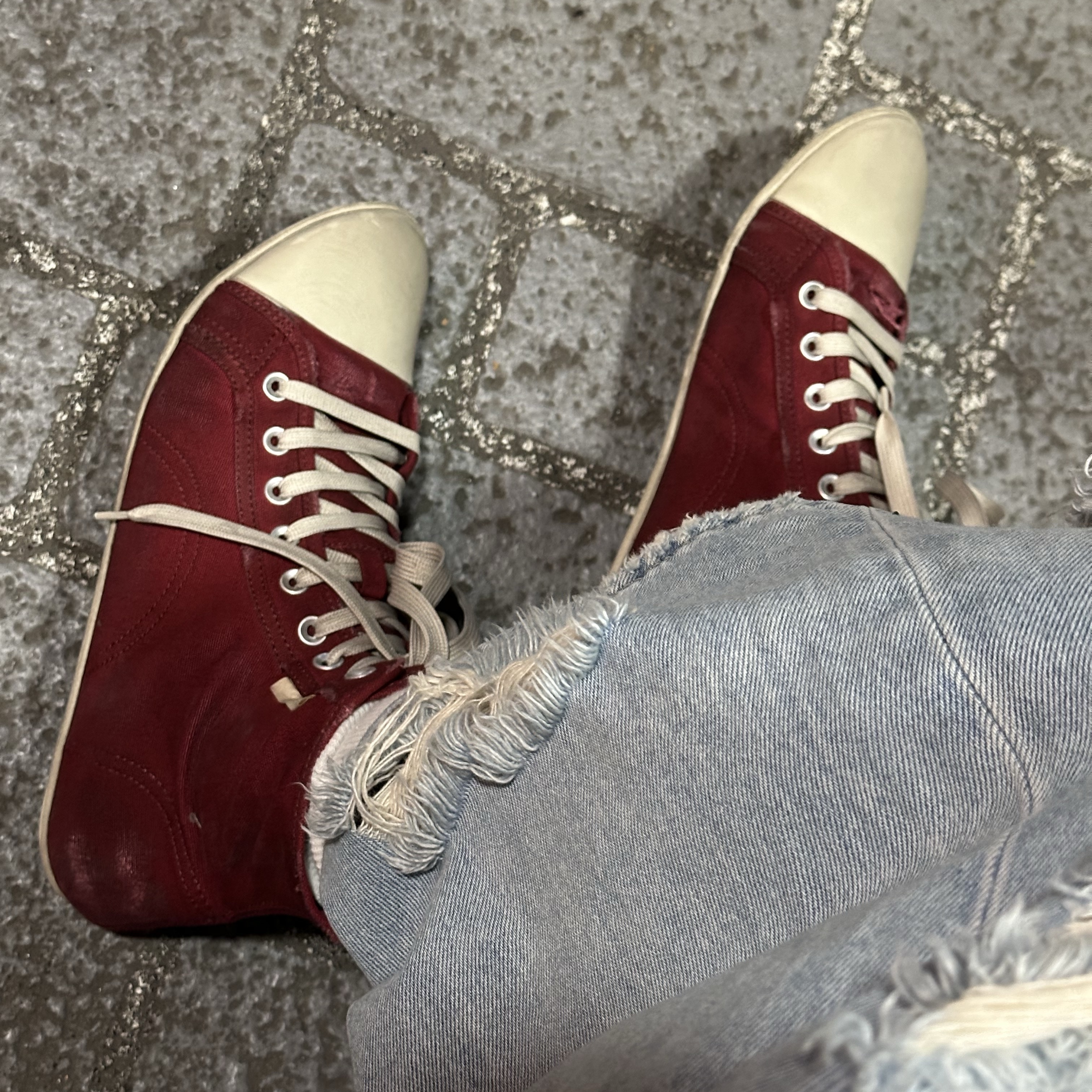 Balenciaga Paris Ultra Flat High Top Sneakers Red 착용 스타일 - 1