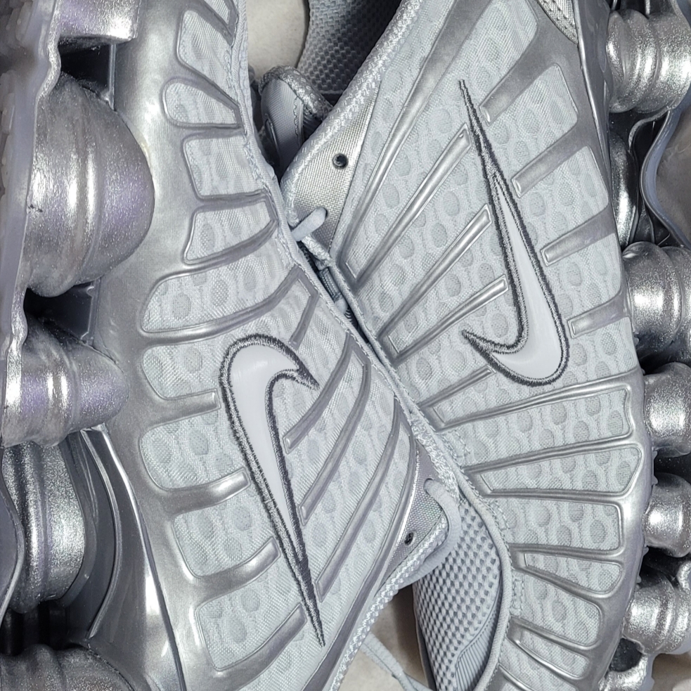 (W) Nike Shox TL Pure Platinum and Metallic Silver 착용 스타일