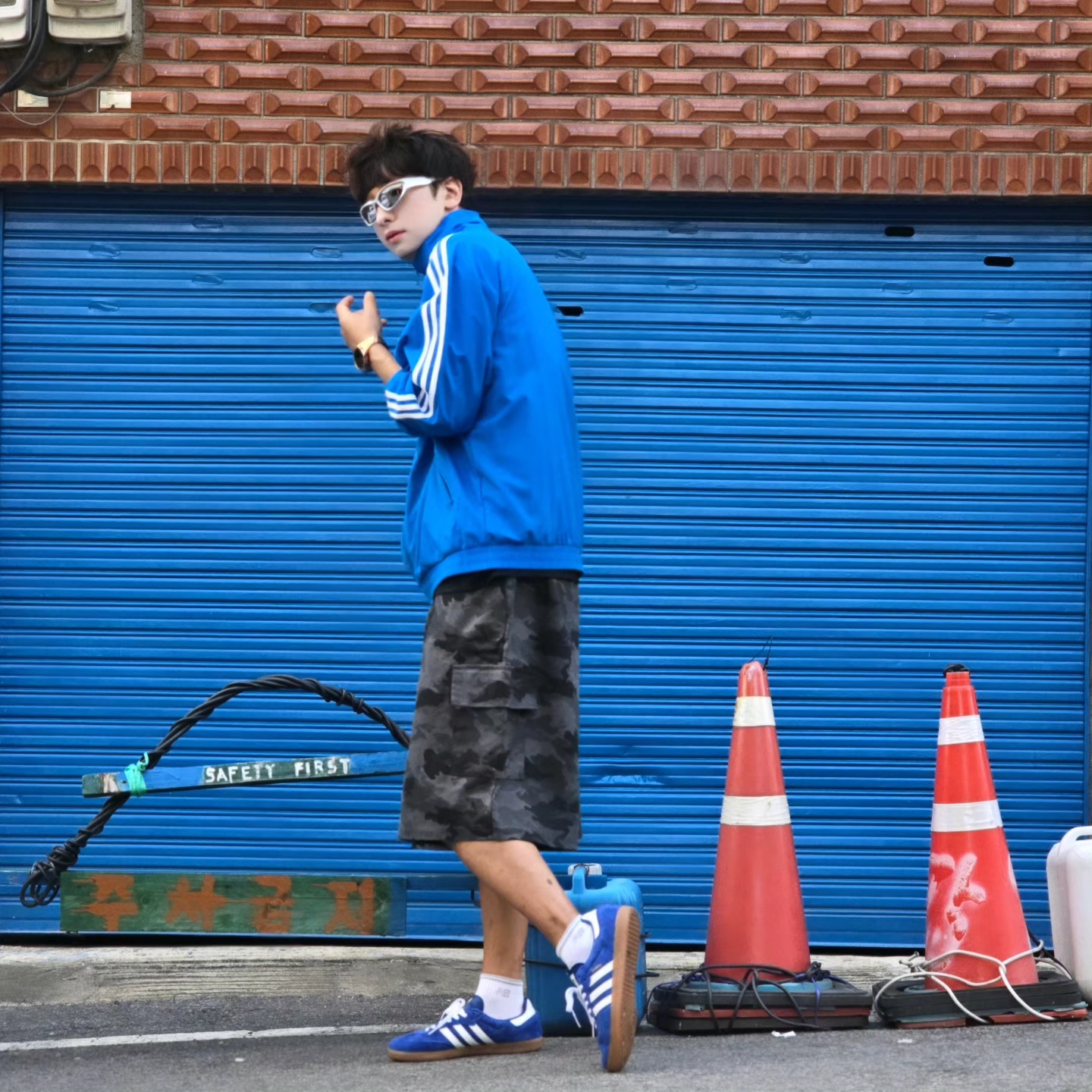 Adidas Adicolor Woven Firebird Track Top Blue Bird  - KR Sizing, Samsung Galaxy Watch6 44mm LTE Silver (Korean Ver.) 착용 스타일 - 1