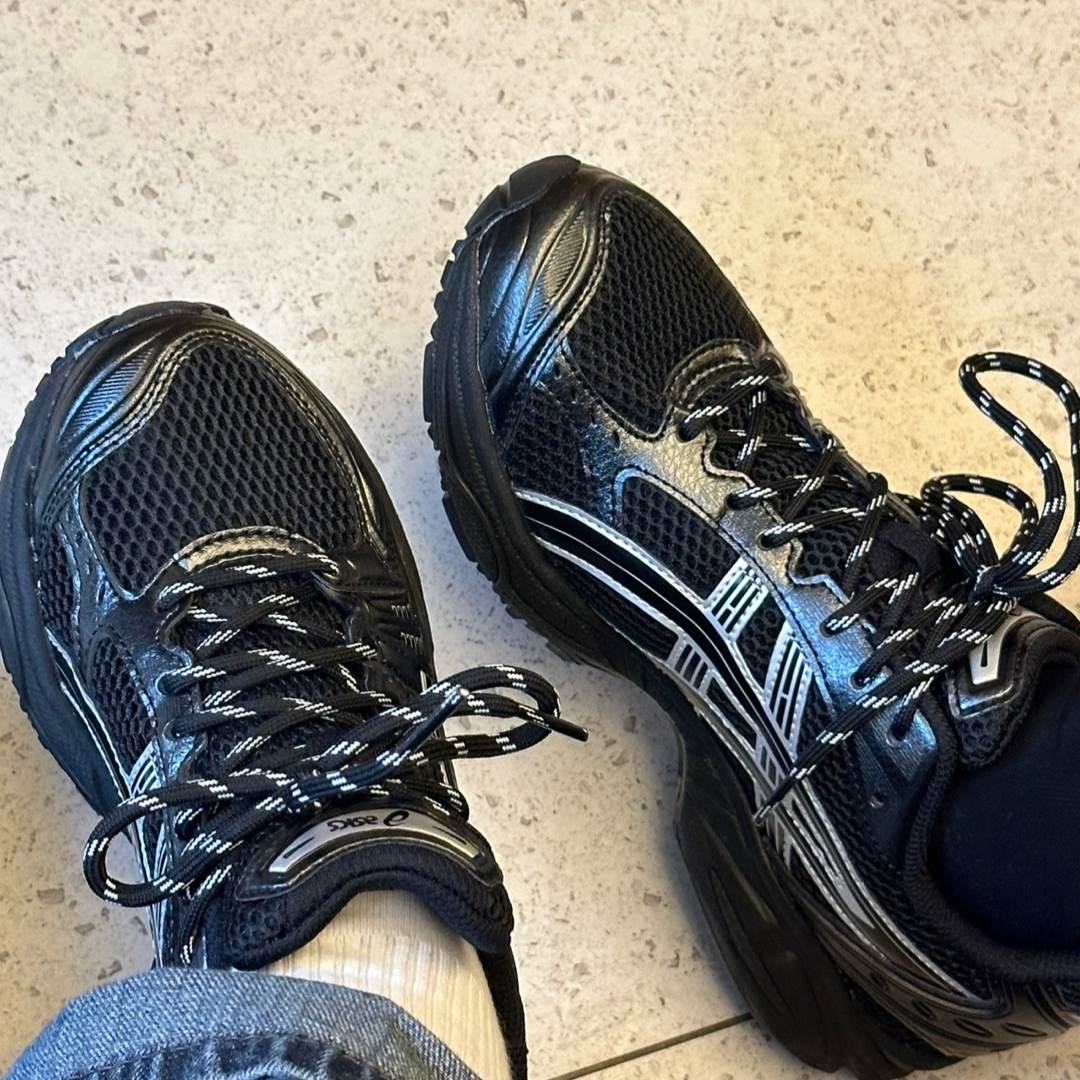 Asics Gel-Kayano 14 Black Pure Silver 착용 스타일