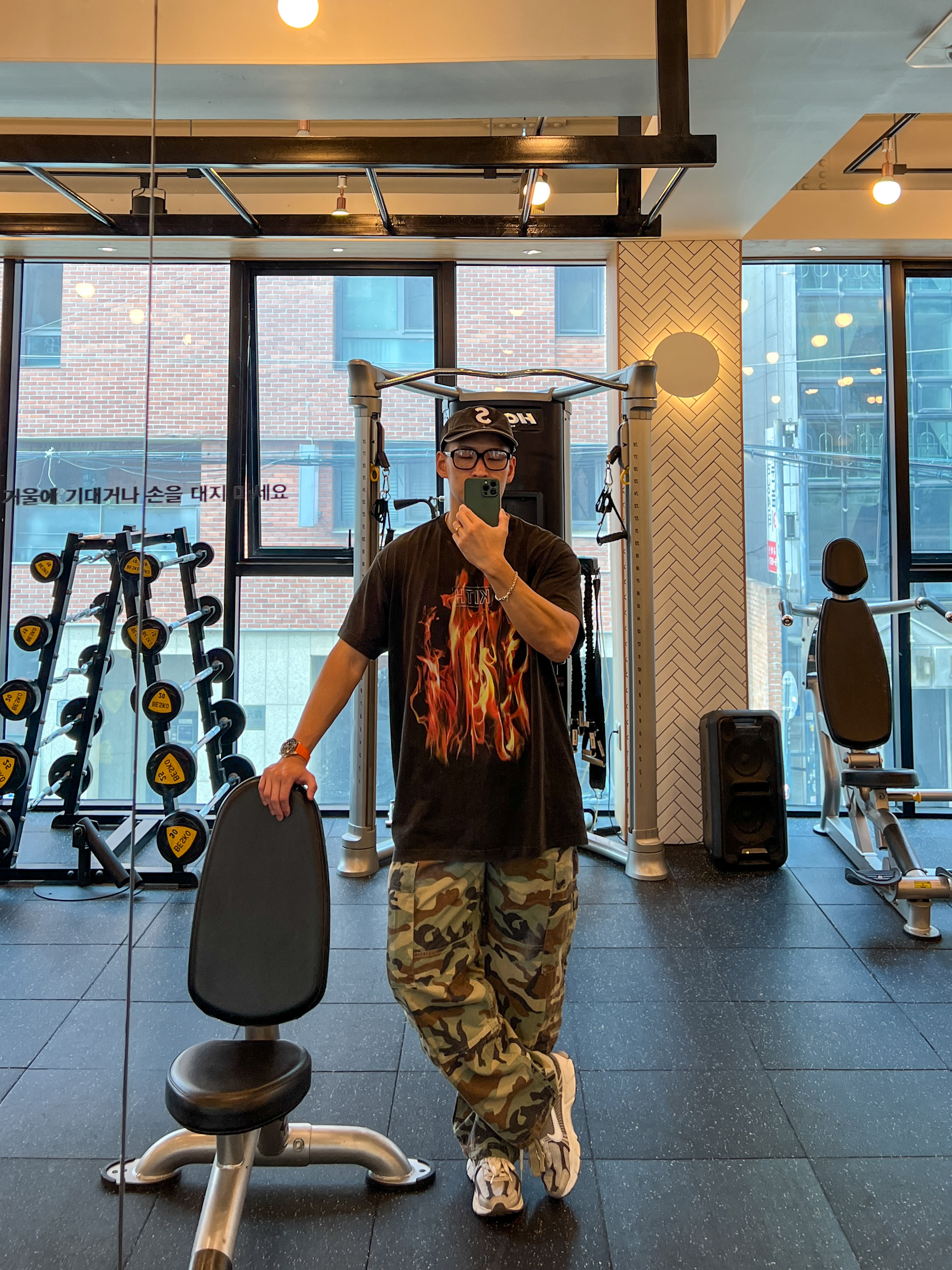 Stussy Surplus Cargo Pants Camo, Supreme Pigment S Logo 6-Panel Black - 24FW 착용 스타일