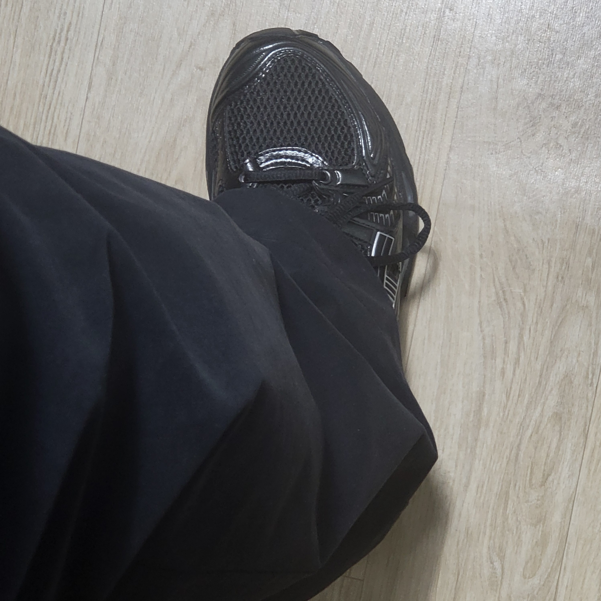 Asics Gel-Kayano 14 Black Pure Silver 착용 스타일 - 1