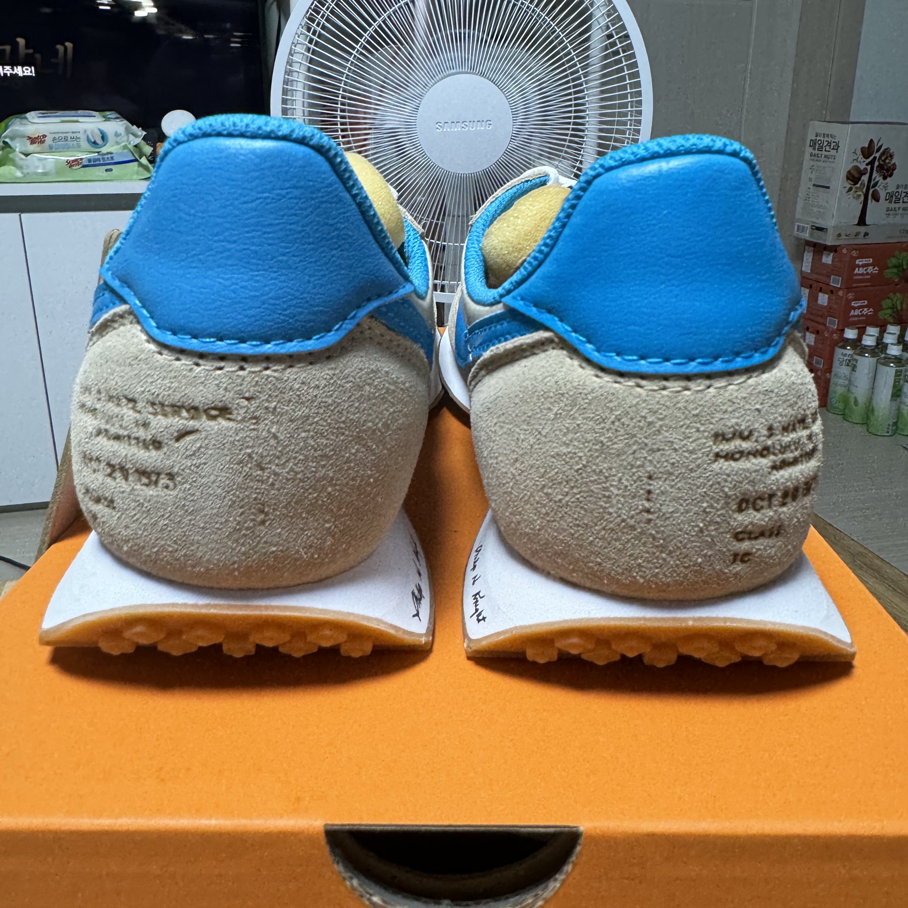 Nike Waffle Trainer 2 Pearl White Laser Blue 착용 스타일 - 5