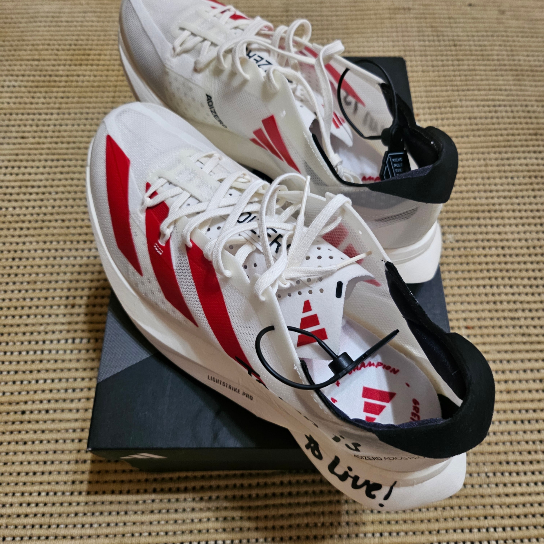 Adidas Adizero Adios Pro 3 Off White Better Scarlet 착용 스타일 - 2