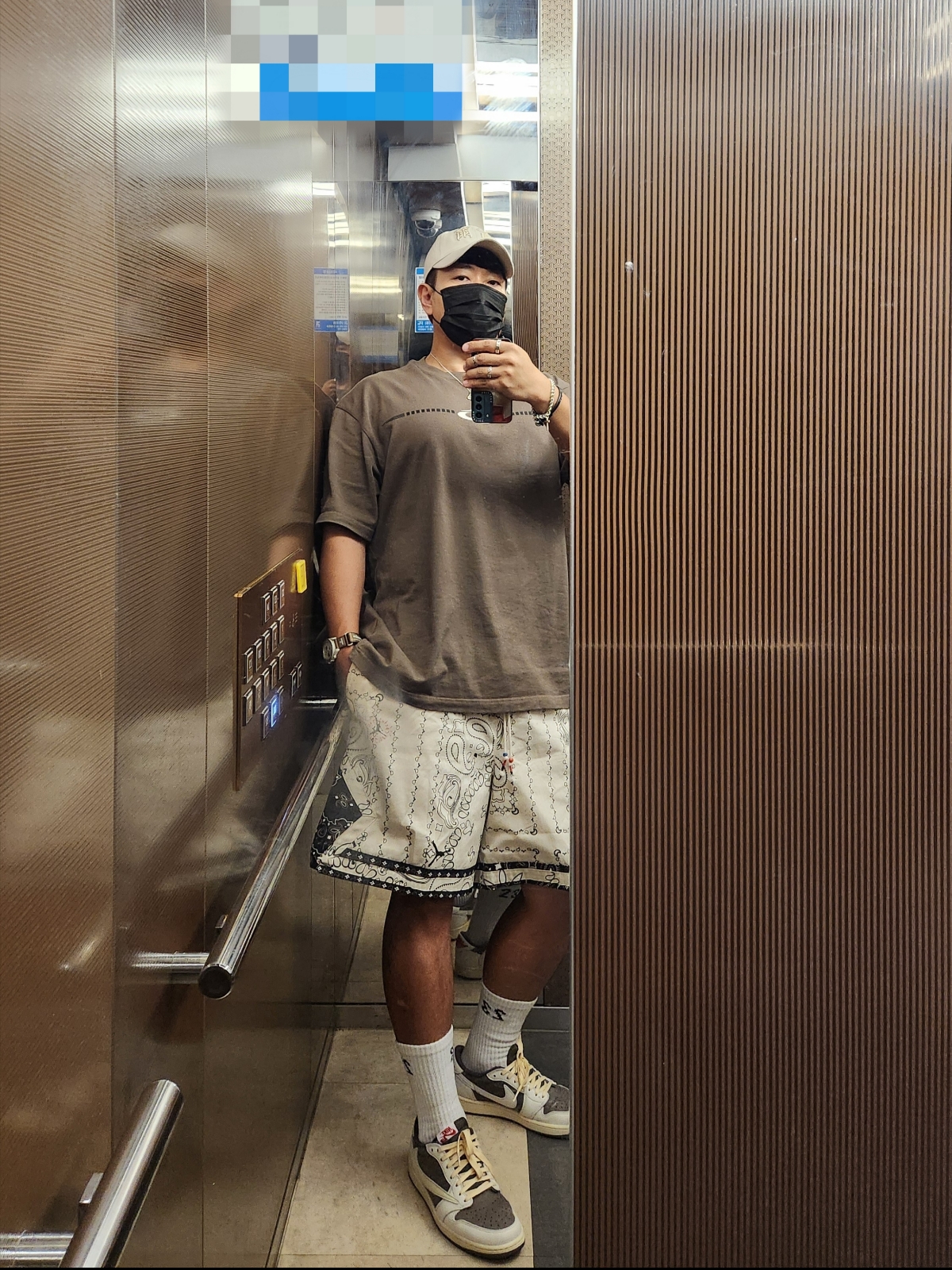Jordan x Travis Scott T-Shirts Palomino (DZ5510-274), Jordan x Travis Scott Shorts Light Iron Ore - US/EU 착용 스타일