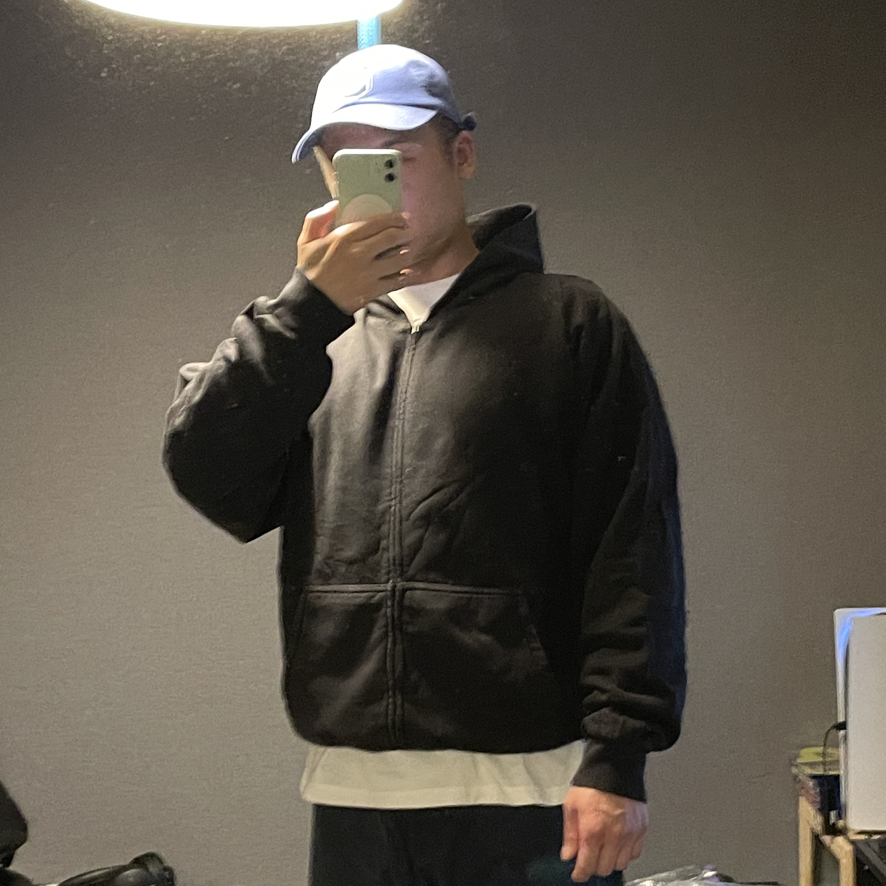 Yeezy YZY Zip-Up Hoodie Black 착용 스타일 - 1