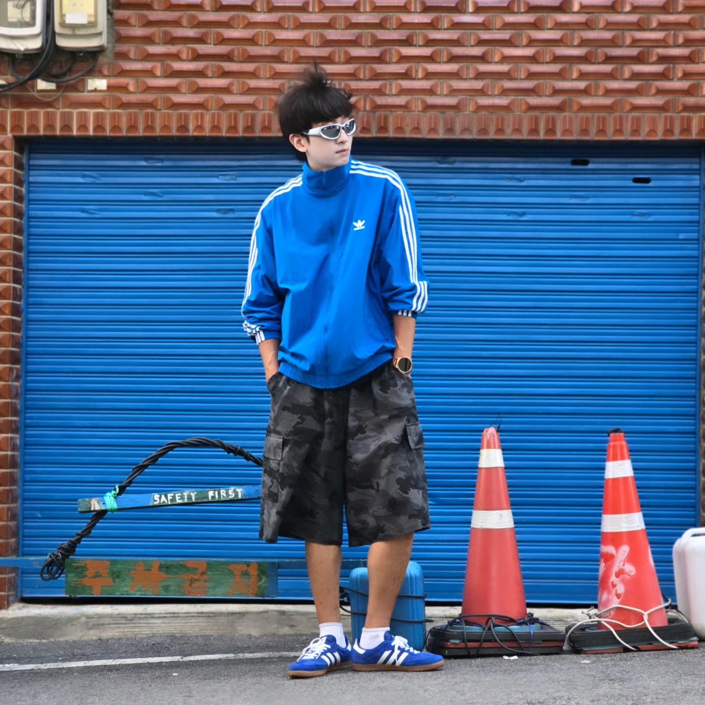 Adidas Adicolor Woven Firebird Track Top Blue Bird  - KR Sizing, Samsung Galaxy Watch6 44mm LTE Silver (Korean Ver.) 착용 스타일 - 3